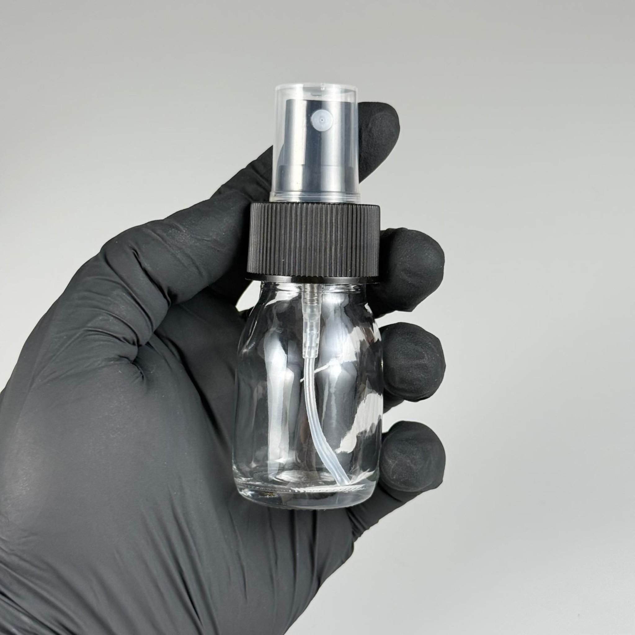 30 CC GENİŞ AĞIZLI ŞEFFAF CAM ŞİŞE SİYAH SPREYLİ TAKIM - 30 ML ŞEFFAF ŞURUP ECZA ŞİŞESİ - MİKROPLARDAN KORUNMASI İÇİN İLAÇLANMIŞTIR, SUYA TUTUNCA ŞEFFAF RENGİ ALIR