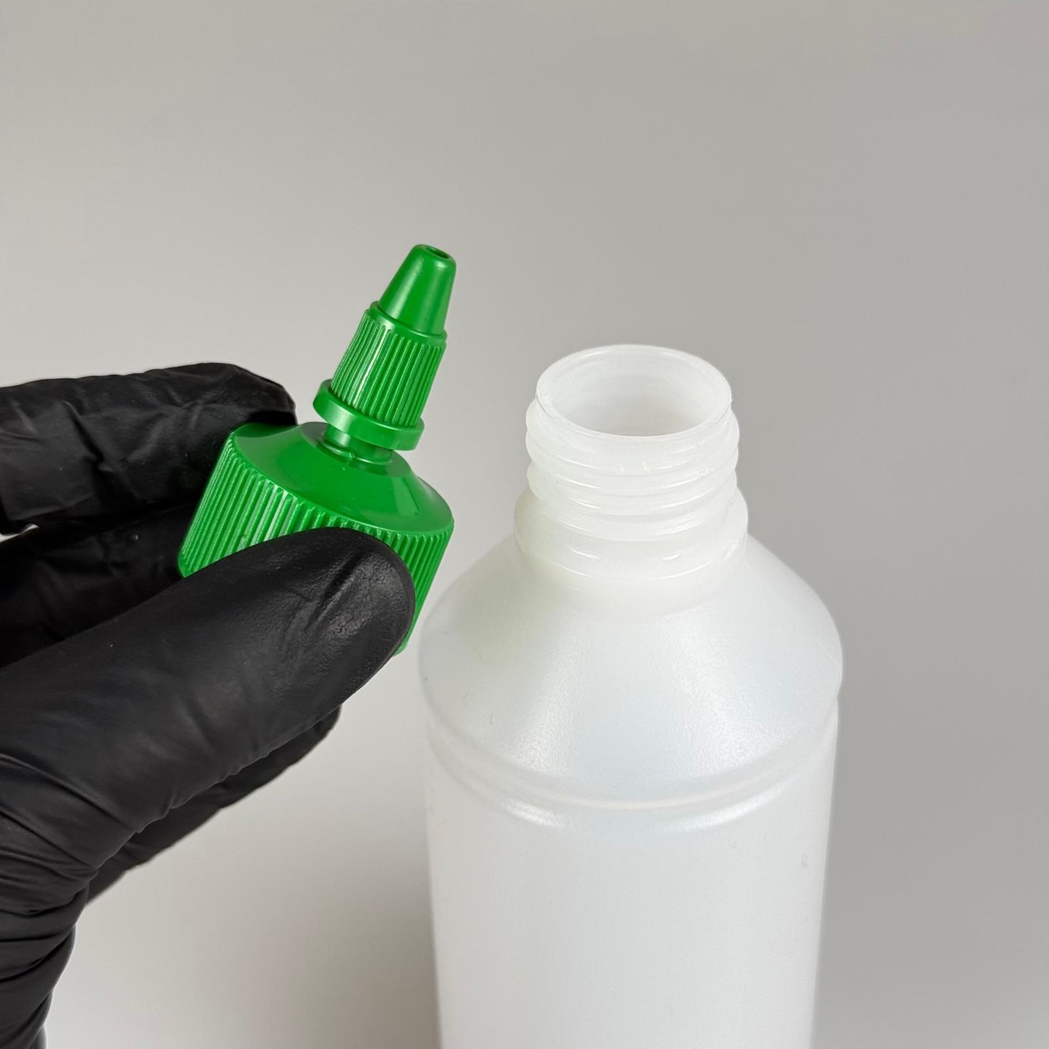 ZEYTİNYAĞI, SOS, ACI SOS, SİRKE, SRIRACHA VB BOŞ ŞİŞELERİ - YEŞİL SİVRİ TWİST AKITICI KAPAK + 250 ML NATÜREL POLİETİLEN PLASTİK ŞİŞE TAKIM
