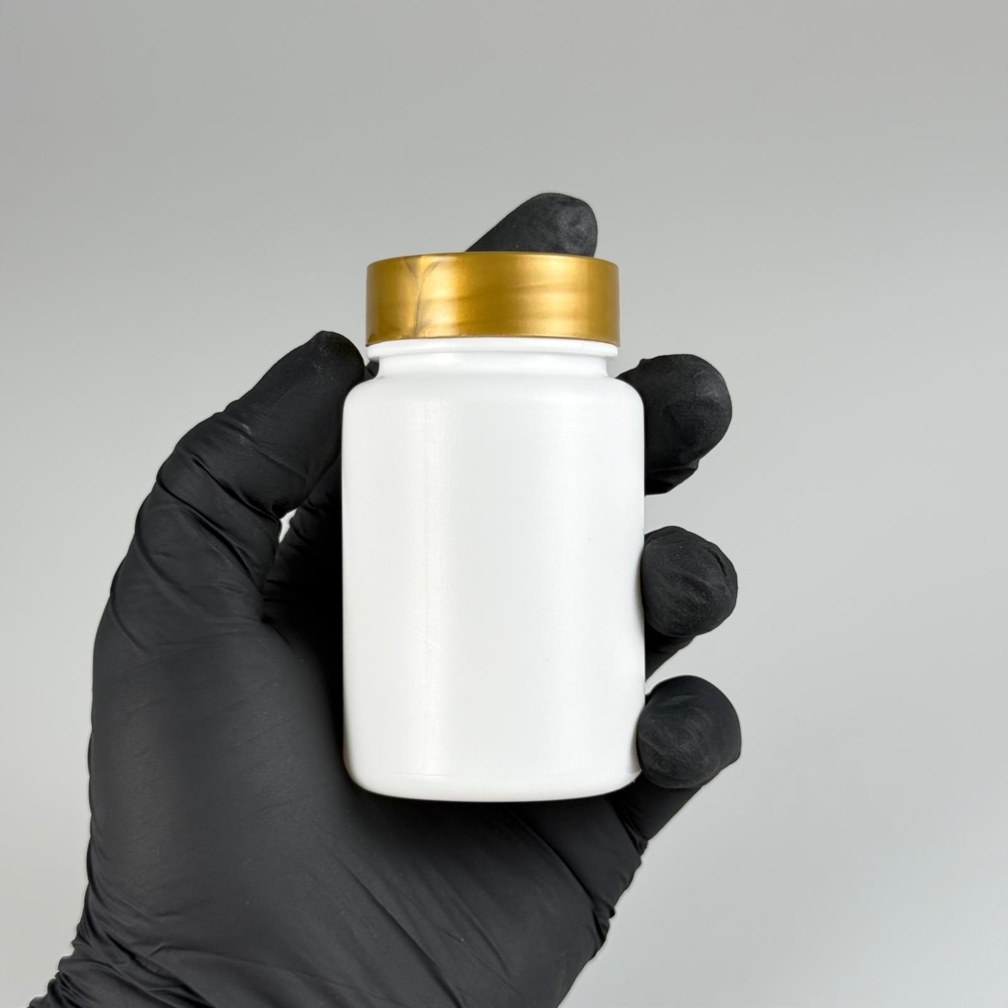 100 CC BEYAZ SERT POLİETİLEN ŞİŞE + GOLD PLASTİK KAPAKLI - 100 ML POLİETİLEN ŞİŞE