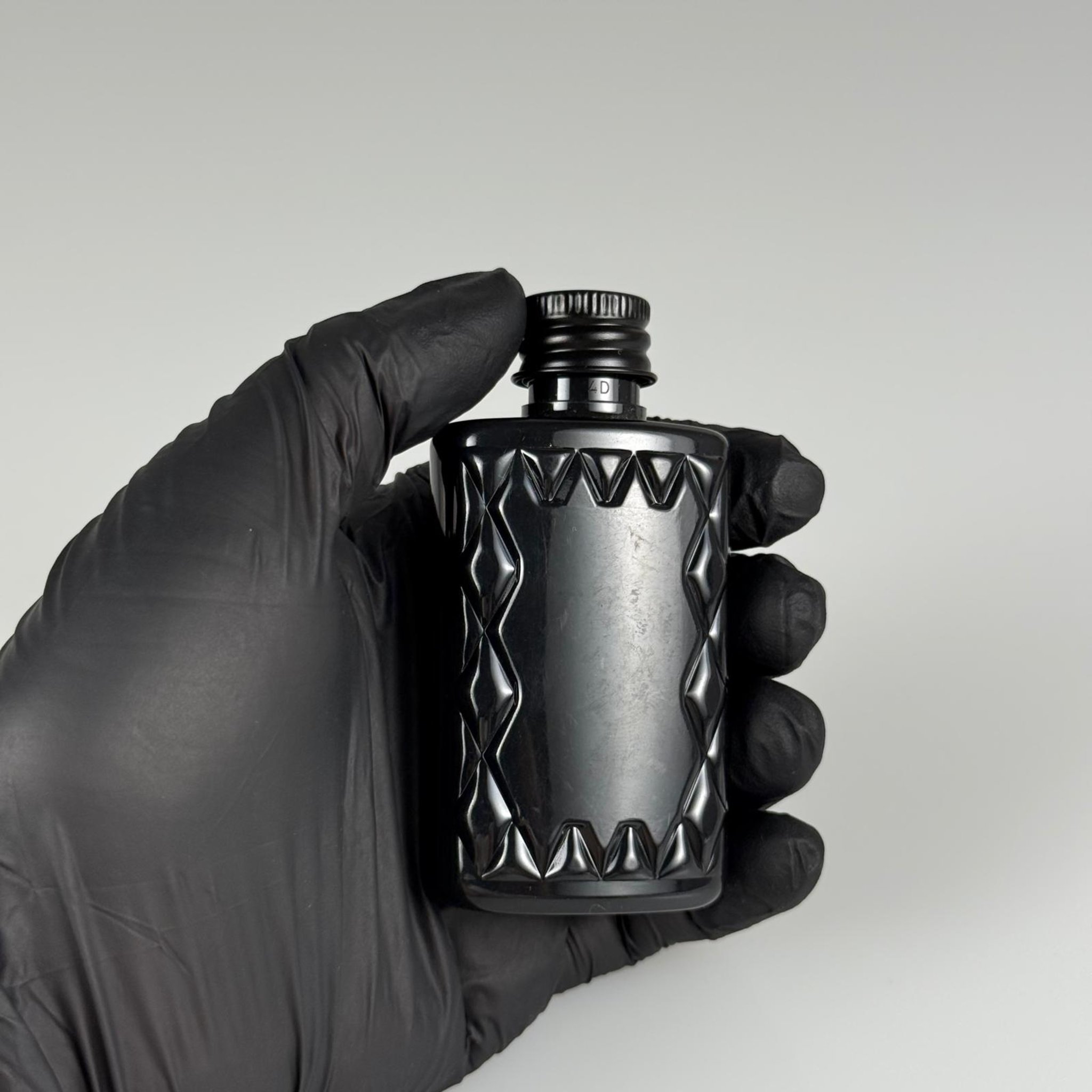 50 CC KÖŞELİ BEYAZ PET ŞİŞE + KÖPÜK CONTALI SİYAH ALÜMİNYUM METAL KAPAKLI TAKIM - 50 ML PET ŞİŞE