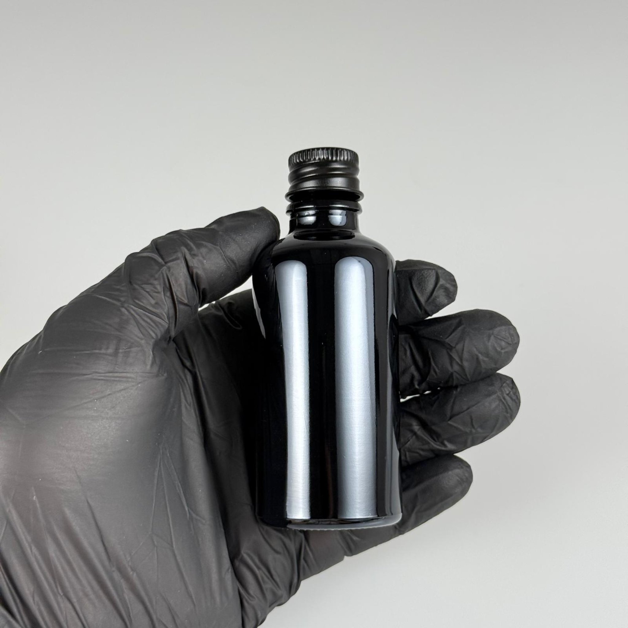 50 CC SİYAH CAM ŞİŞE + KÖPÜK CONTALI SİYAH ALÜMİNYUM METAL KAPAKLI + DAMLALIKLI KOLONYA TIPALI TAKIM - 50 ML SİYAH CAM ŞİŞE