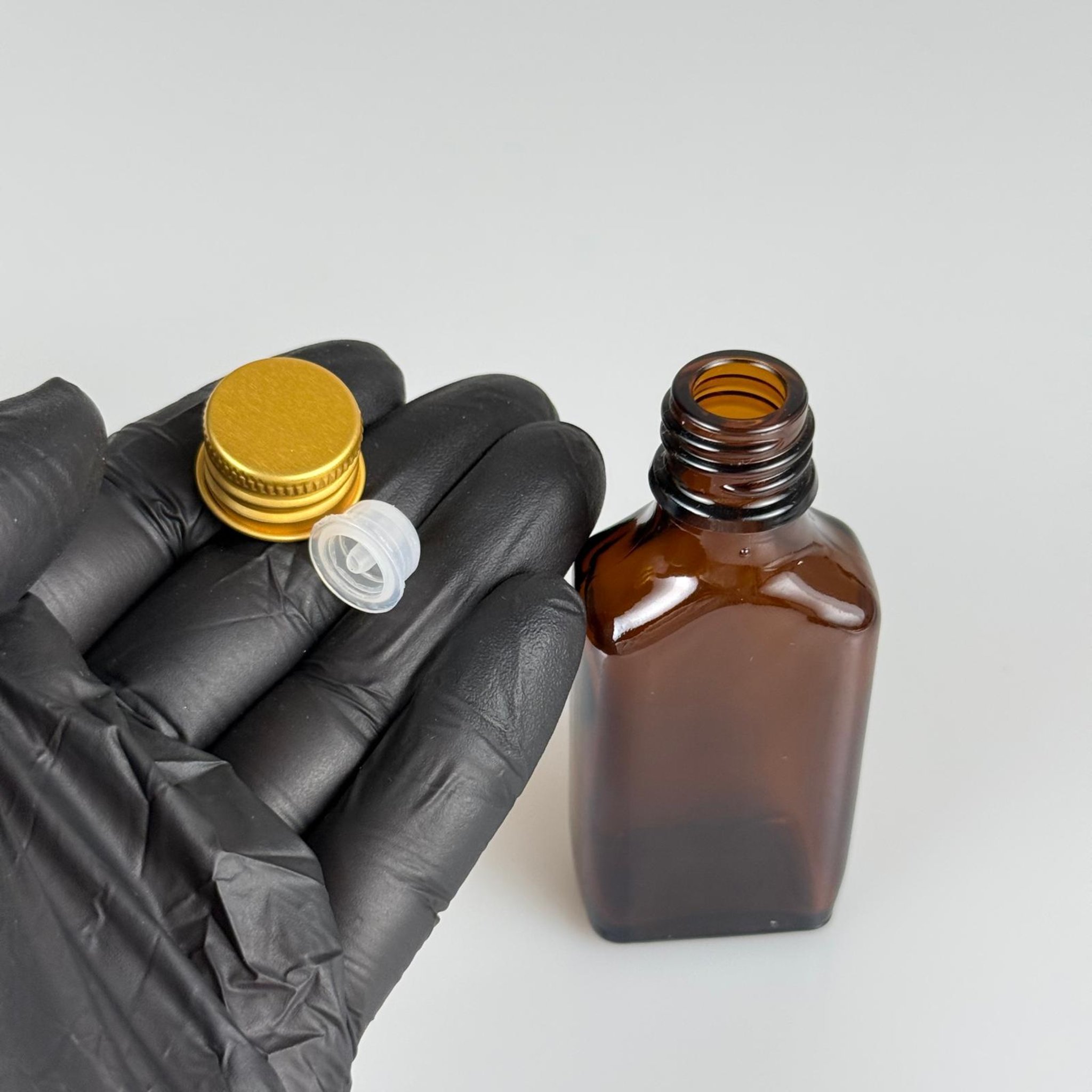 30 CC AMBER YASSI CAM ŞİŞE + GOLD ALÜMİNYUM METAL KAPAKLI + DAMLALIKLI KOLONYA TIPALI TAKIM - 30 ML KAHVERENGİ CAM ŞİŞE