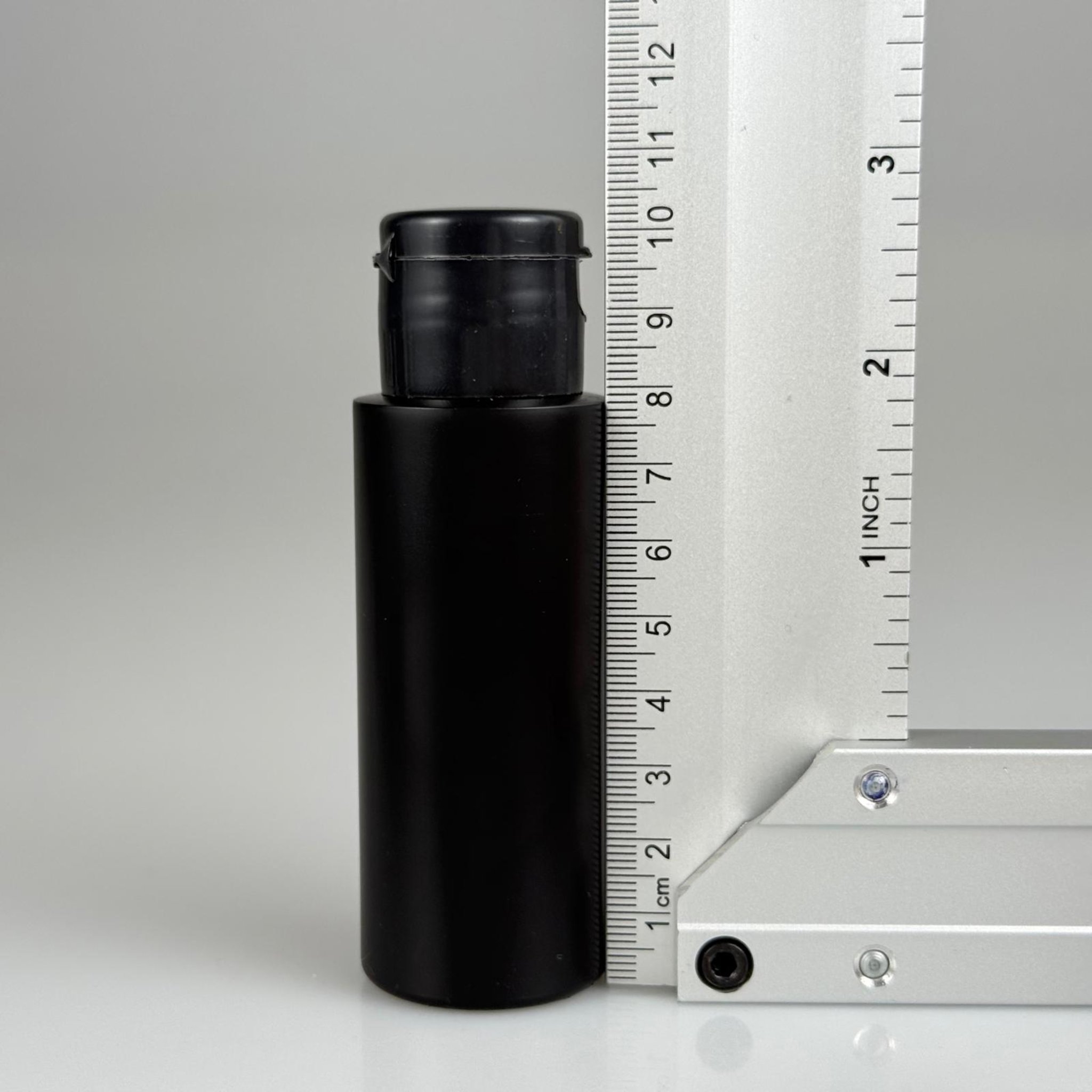 50 CC SİYAH POLİETİLEN ŞAMPUAN ŞİŞESİ -  50 ML SİYAH FLİPTOP KAPAKLI
