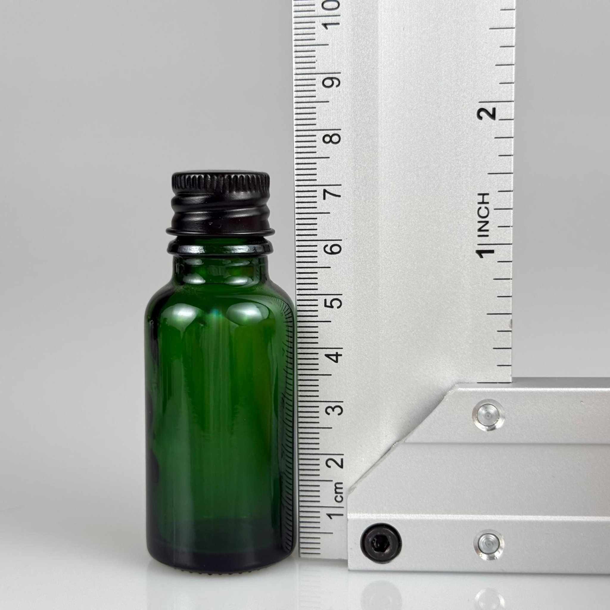 20 CC YEŞİL CAM ŞİŞE + KÖPÜK CONTALI SİYAH ALÜMİNYUM METAL KAPAKLI + KÖR TIPALI TAKIM - 20 ML YEŞİL CAM ŞİŞE