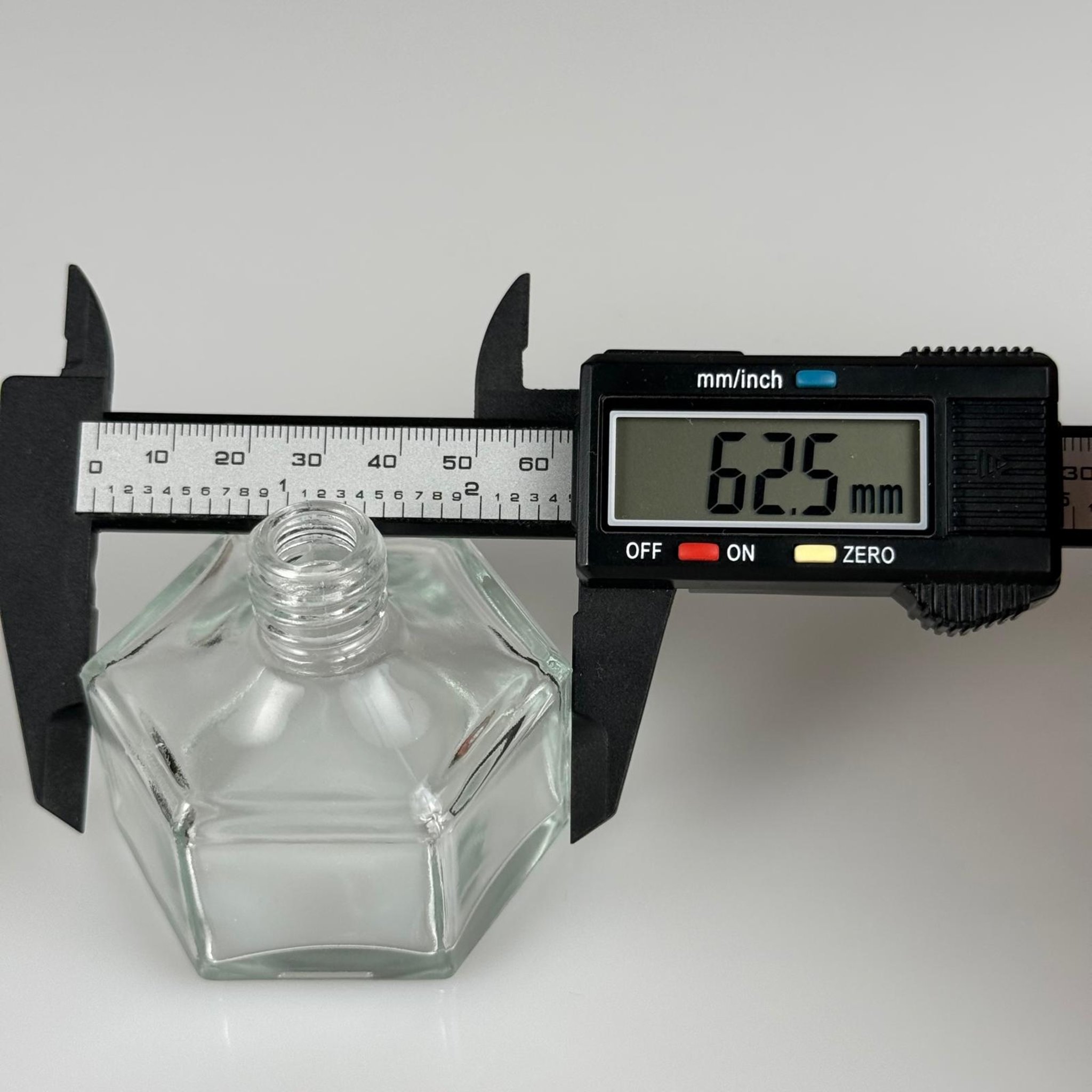 50 CC BASIK ALTIGEN CAM ŞİŞE + GOLD ALÜMİNYUM METAL KAPAKLI TAKIM - 50 ML PRESTİJLİ ŞİŞE