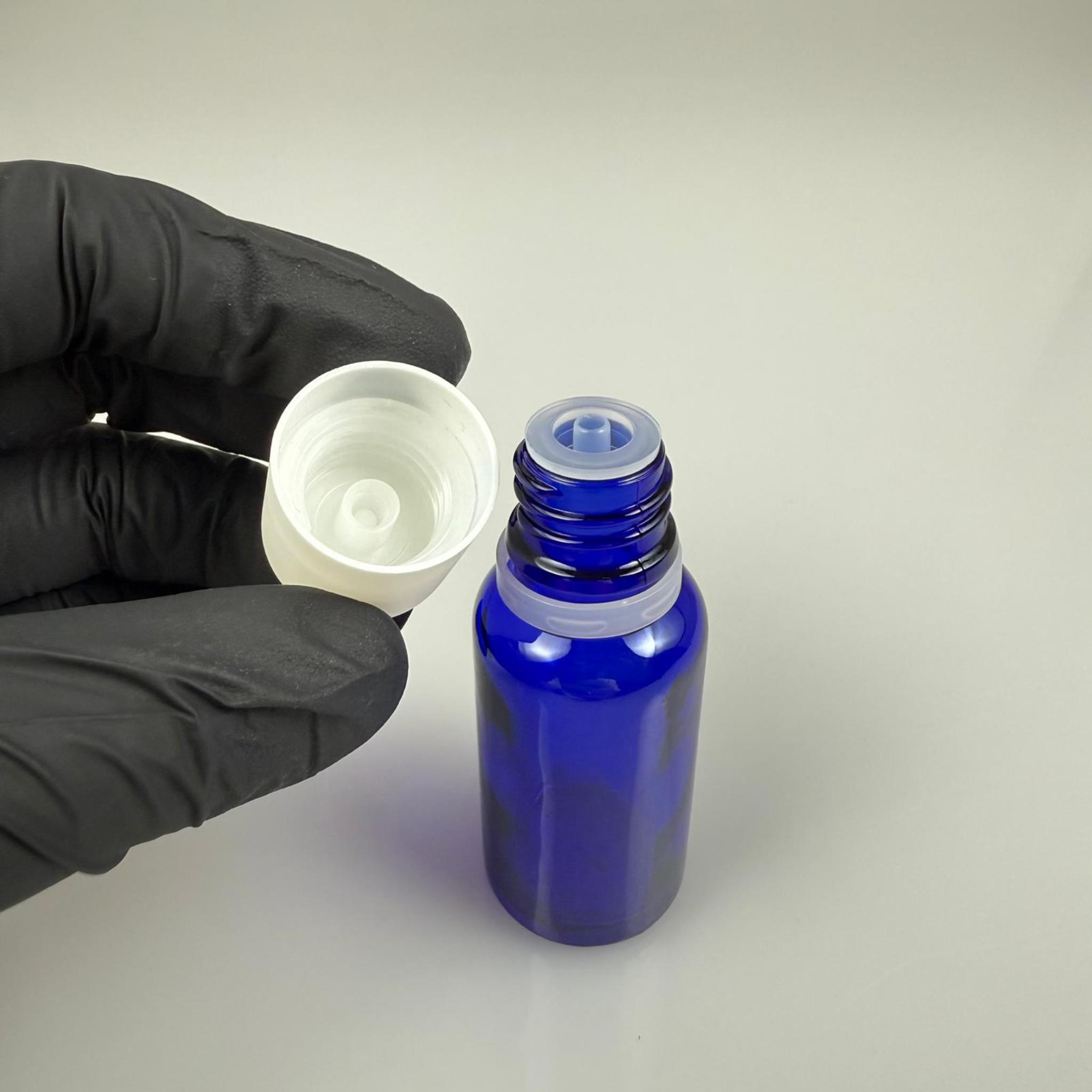 20 CC MAVİ CAM ŞİŞE + İÇTEN DAMLALIKLI ÇOCUK KİLİTLİ BEYAZ KAPAK - MAVİ 20 ML KİLİT KAPAKLI DAMLATMALI ŞİŞE