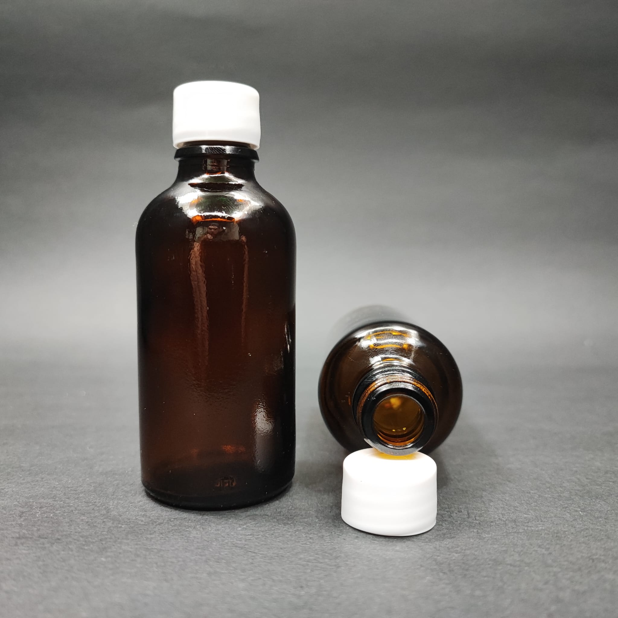 50 CC AMBER CAM ŞİŞE + KENDİNDEN CONTALI SIZDIRMAZ BEYAZ KAPAK - 50 ML KAPAKLI KAHVERENGİ CAM ŞİŞE