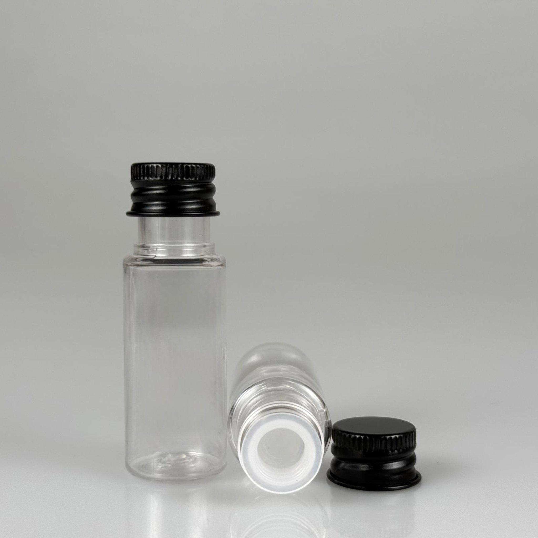 15 CC SİLİNDİR PET ŞİŞE + KÖPÜK CONTALI SİYAH ALÜMİNYUM METAL KAPAKLI + KÖR TIPALI TAKIML - 15 ML ŞEFFAF PET ŞİŞE