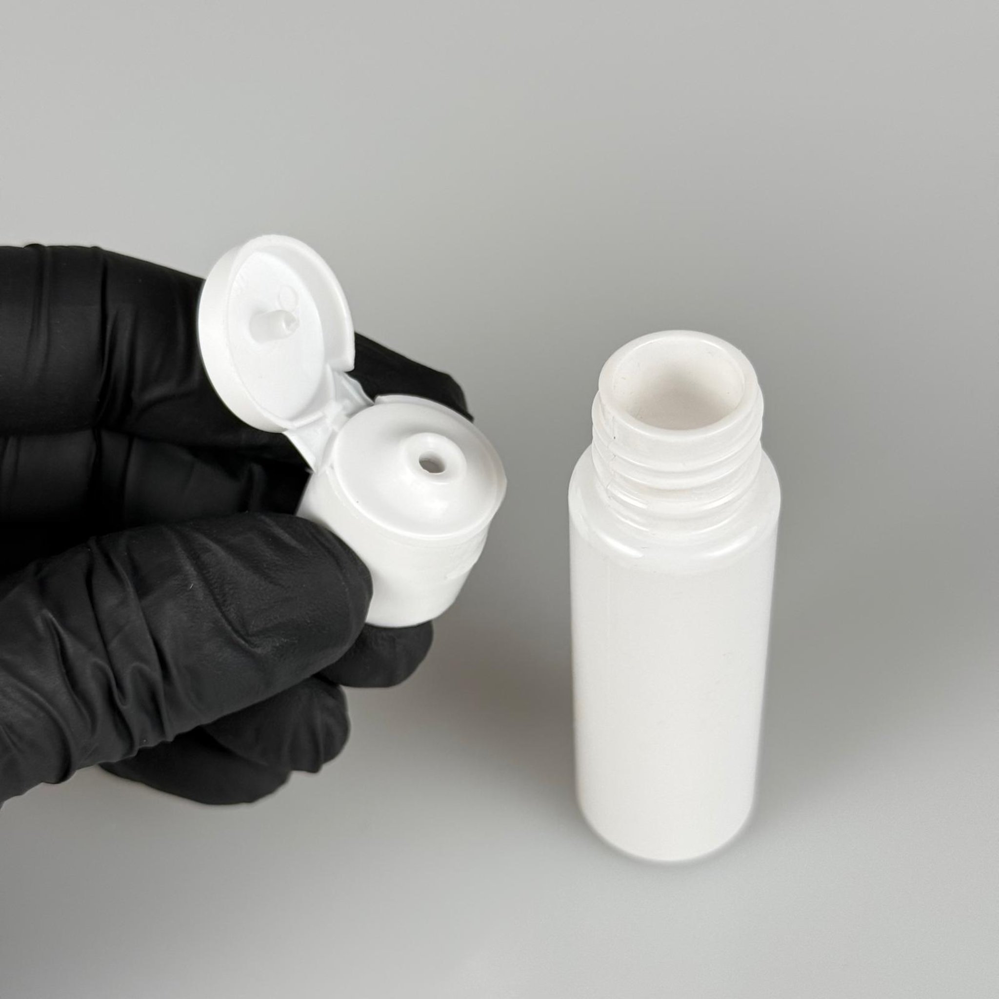 20 ML AÇILIR KAPAKLI PET ŞİŞE - 20 CC BEYAZ ŞİŞE + BEYAZ FLİPTOP KAPAKLI TAKIM