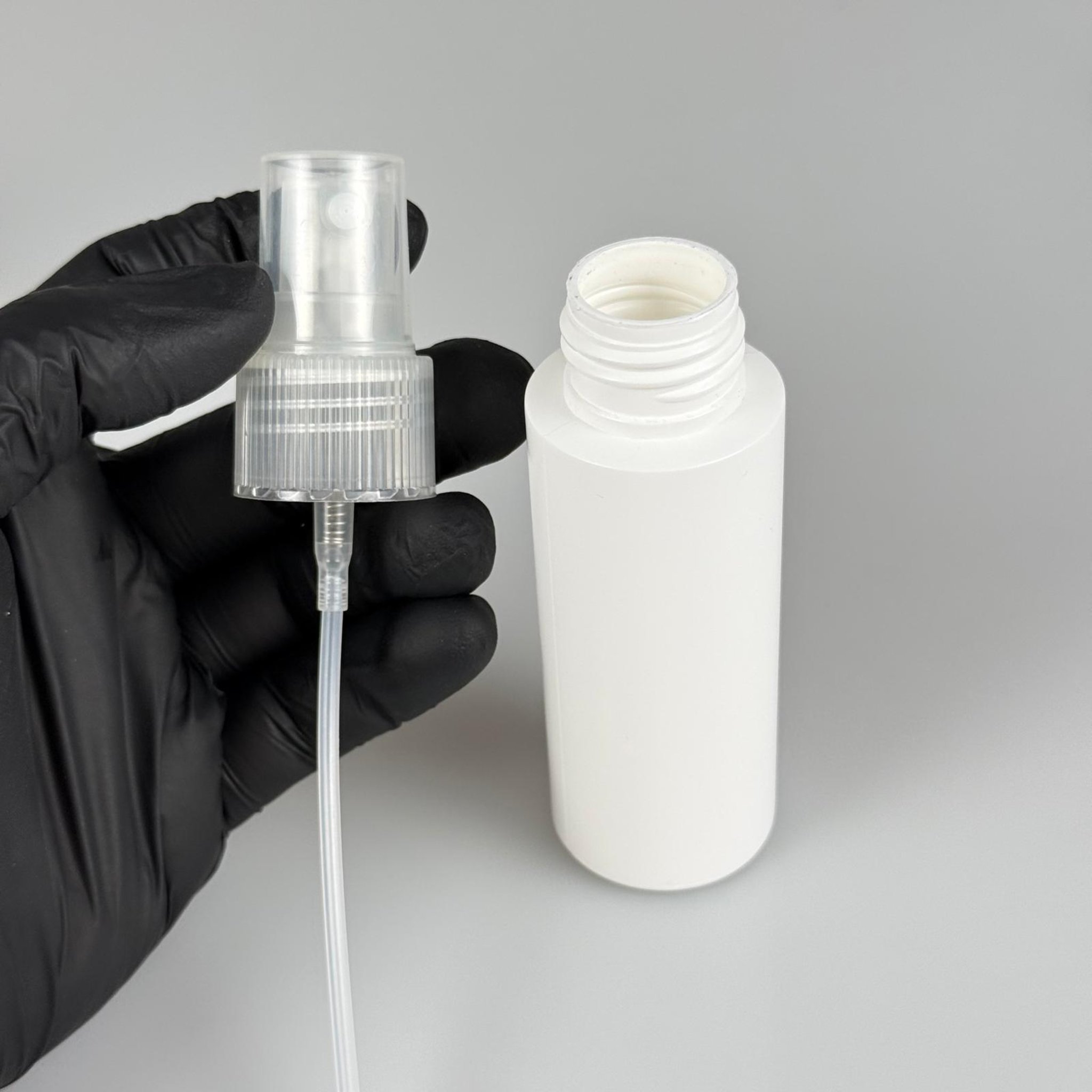 50 CC SPREYLİ SERT POLİETİLEN PLASTİK ŞİŞE - BEYAZ - ŞEFFAF FISFISLI 50 ML ŞİŞE