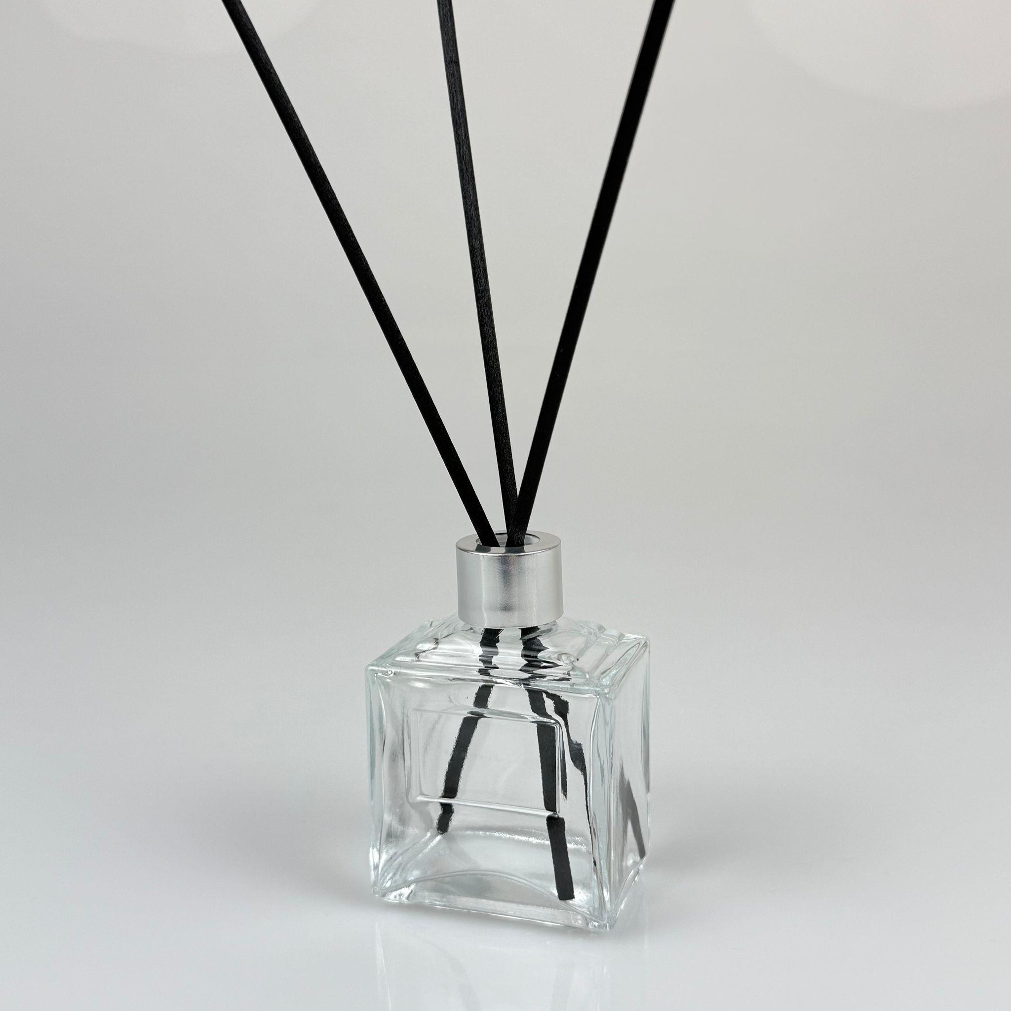 50 CC KÖŞELİ PRİZMA PRESTİJ CAM BAMBU ODA KOKUSU ŞİŞESİ - 50 ML ÇUBUKLU BAMBU ODA KOKUSU ŞİŞESİ - DİFÜZÖR ŞİŞE- CAM ŞİŞE + GÜMÜŞ METAL KAPAK + PLASTİK TIPA + 3 ADET FİBER SİYAH BAMBU ÇUBUK