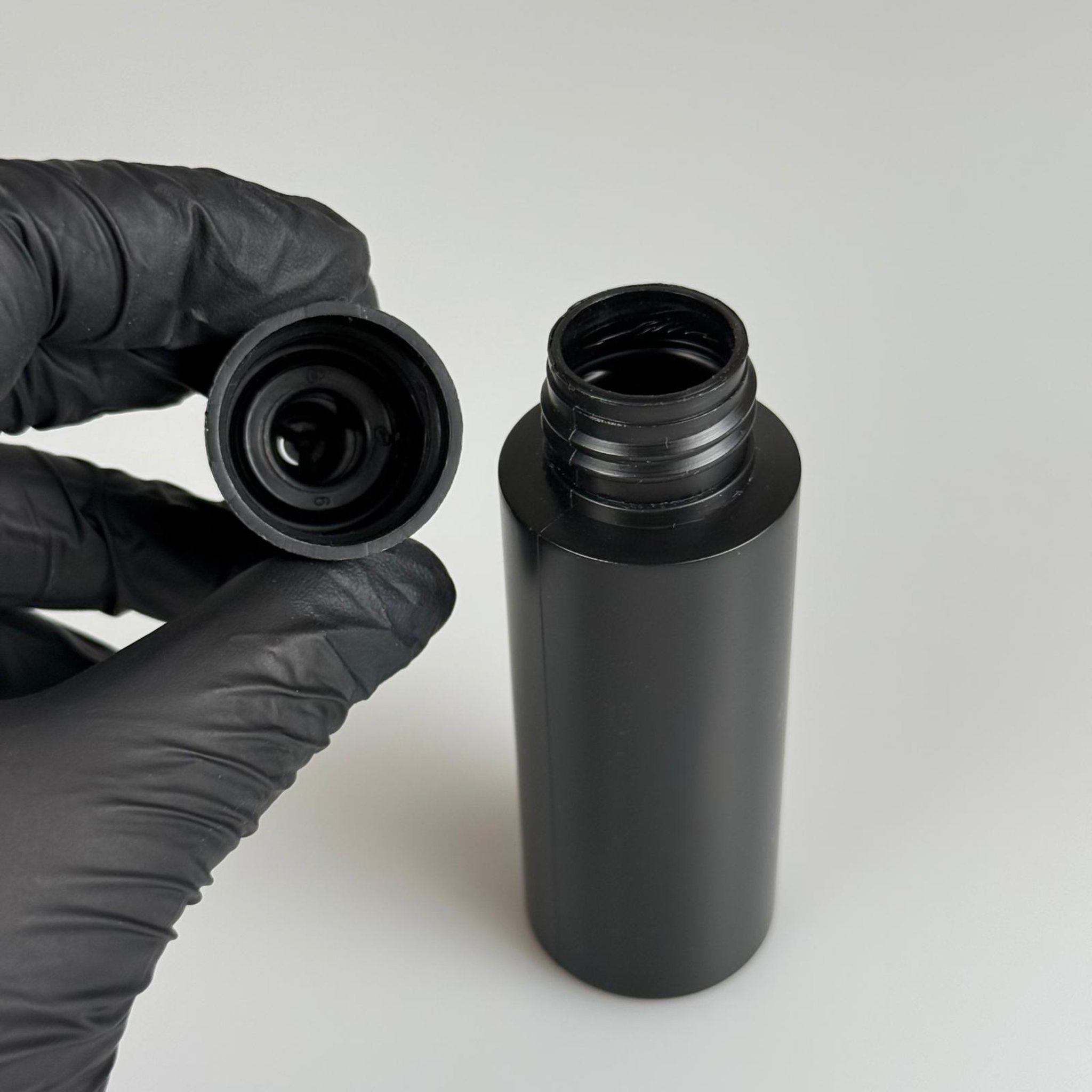 50 CC SİYAH POLİETİLEN PLASTİK ŞİŞE  + SİYAH PUSH-PULL KAPAKLI  - 50 ML KAPAKLI PLASTİK ŞİŞE