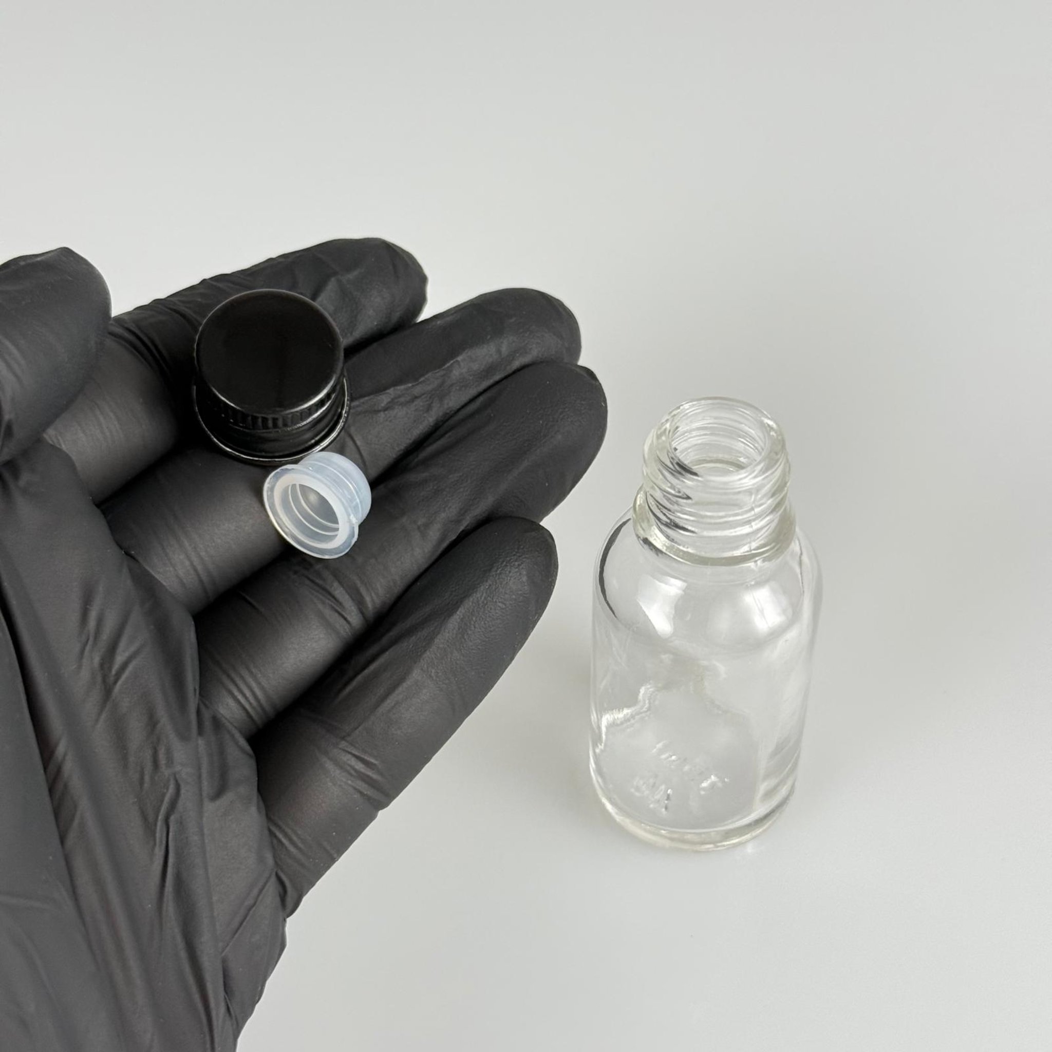 15 CC ŞEFFAF CAM ŞİŞE + KÖPÜK CONTALI SİYAH ALÜMİNYUM METAL KAPAKLI + KÖR TIPALI TAKIM - 15 ML ŞEFFAF CAM ŞİŞE