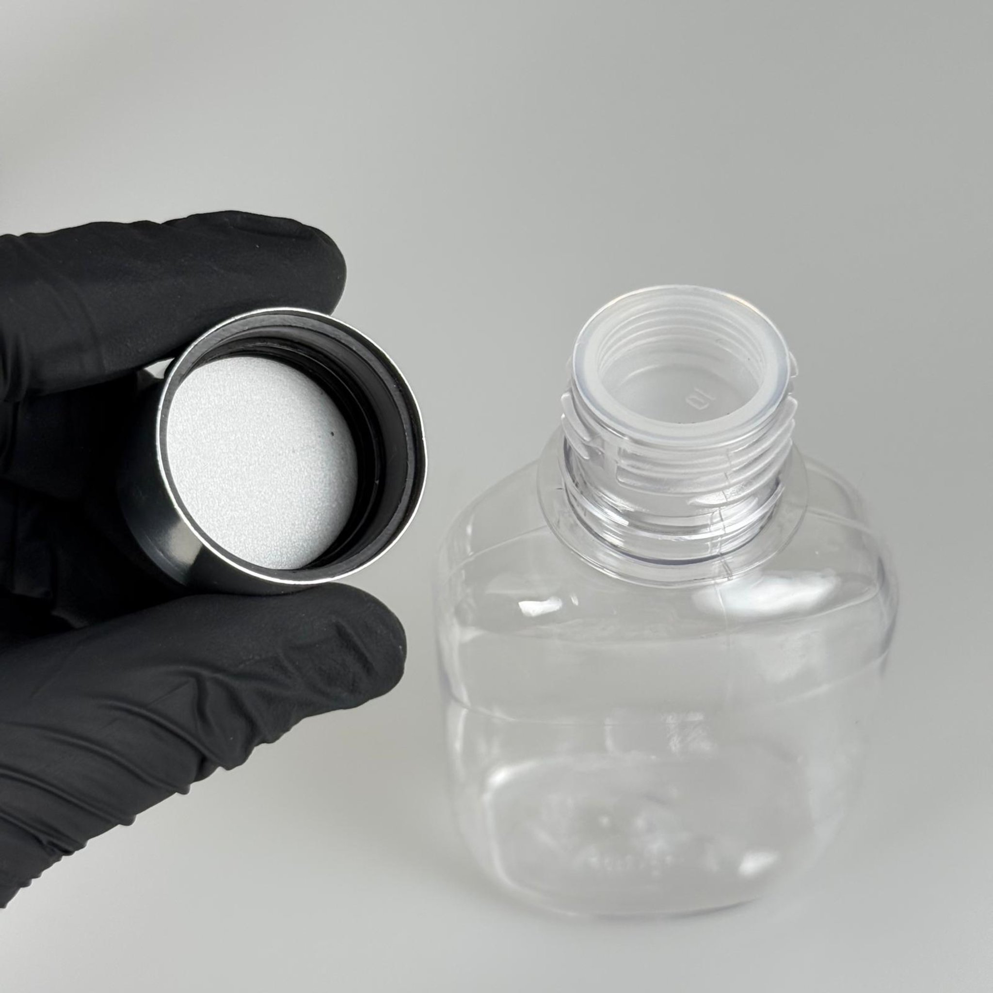 100 CC YASSI PET ŞİŞE + ALÜMİNYUM KAPLAMALI GÜMÜŞ KAPAKLI + KÖR TIPALI TAKIM - 100 ML PET ŞİŞE