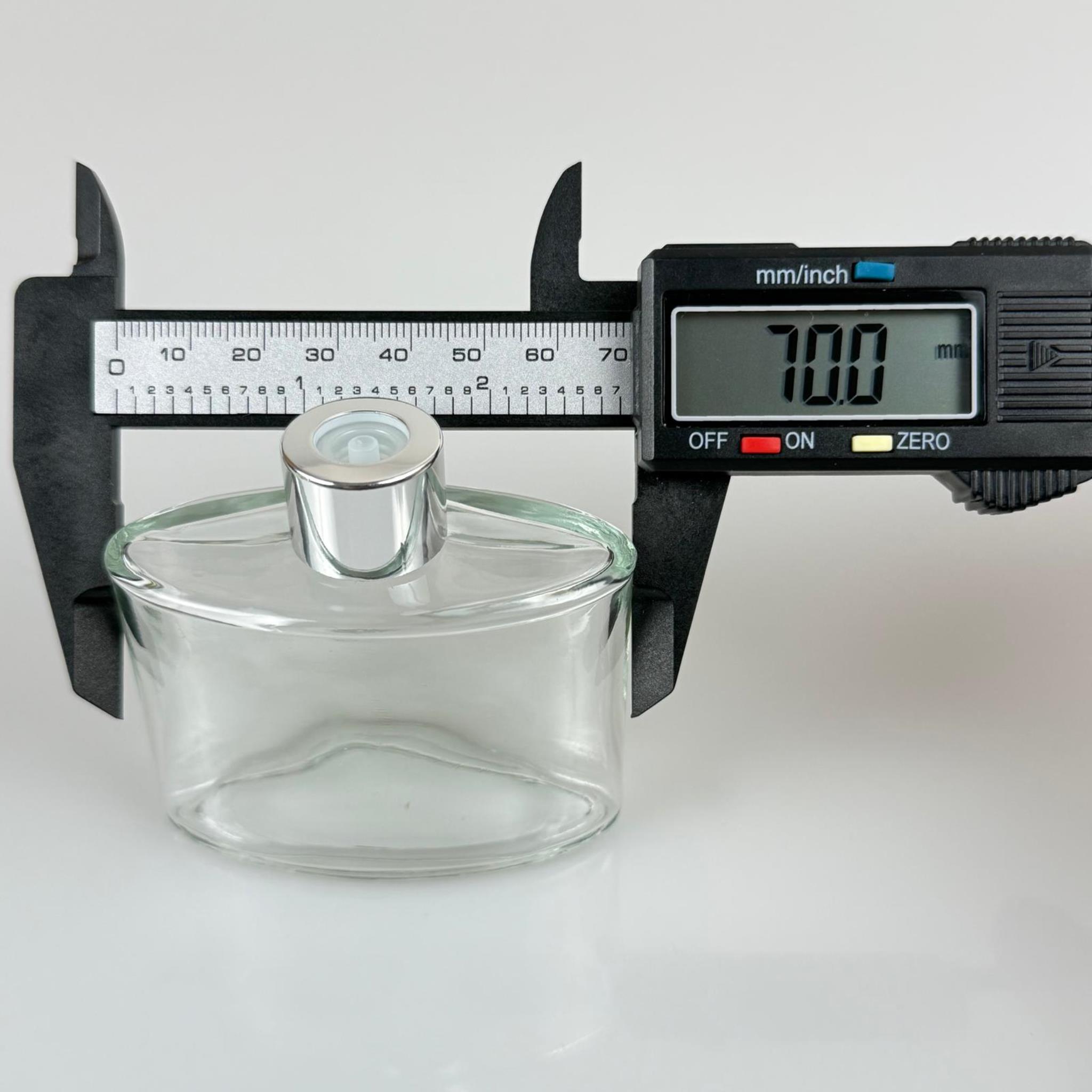 YASSI MODEL CAM KOLONYA ŞİŞESİ + METAL GÜMÜŞ KAPAK + TIPA - 50 ML - HEDİYELİK KOLONYA ŞİŞELERİ