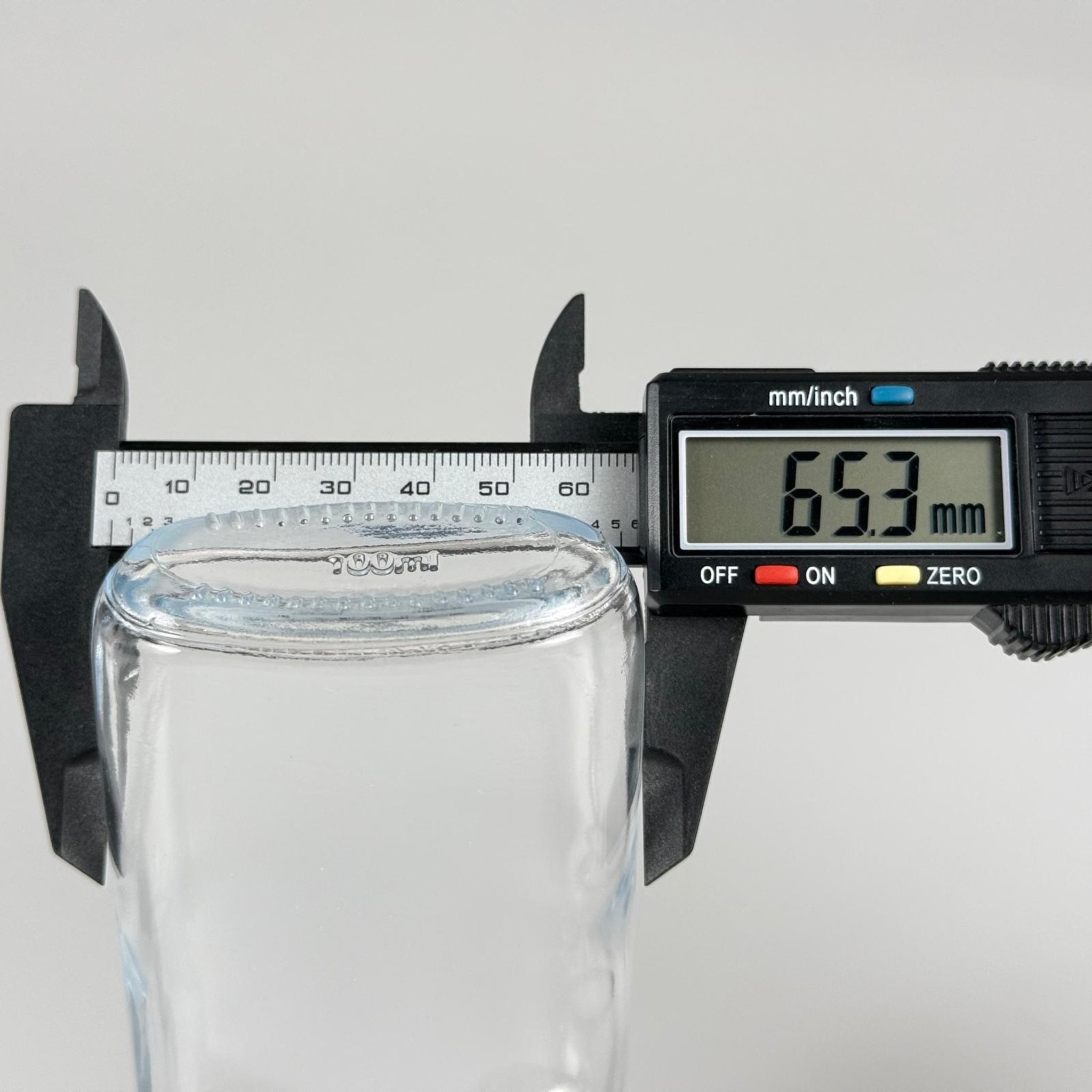100 CC YASSI CAM BAMBU ODA KOKUSU ŞİŞESİ - 100 ML ÇUBUKLU BAMBU ODA KOKUSU ŞİŞESİ - DİFÜZÖR ŞİŞE- CAM ŞİŞE + SİYAH VİDALI DELİKLİ KAPAK + KÖR TIPA + 3 ADET FİBER SİYAH BAMBU ÇUBUK