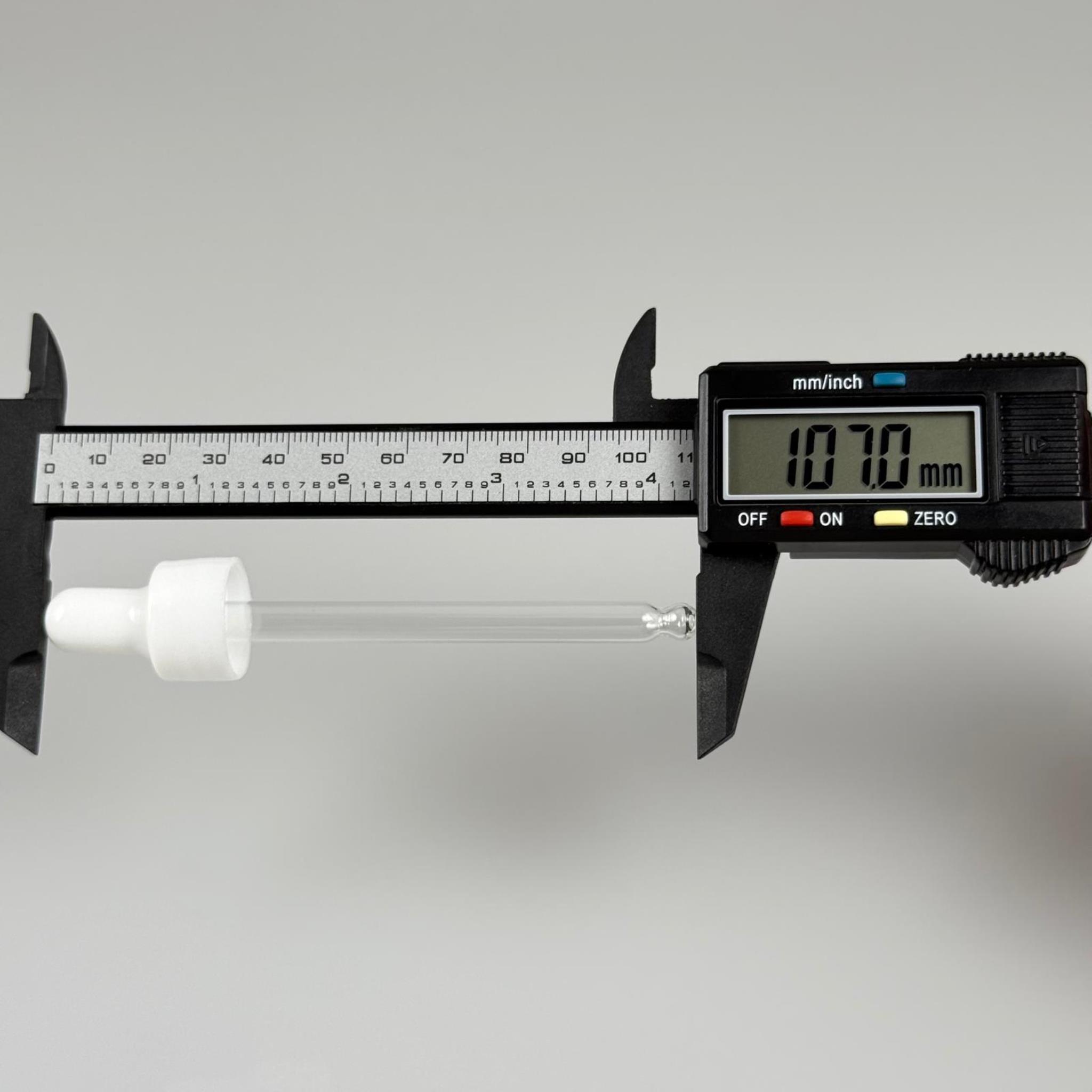 18 MM CAM DAMLALIKLI TAKIM - BEYAZ EMZİK +  DELİKLİ PLASTİK DÜZ BEYAZ KAPAK + 90 MM CAM PİPET