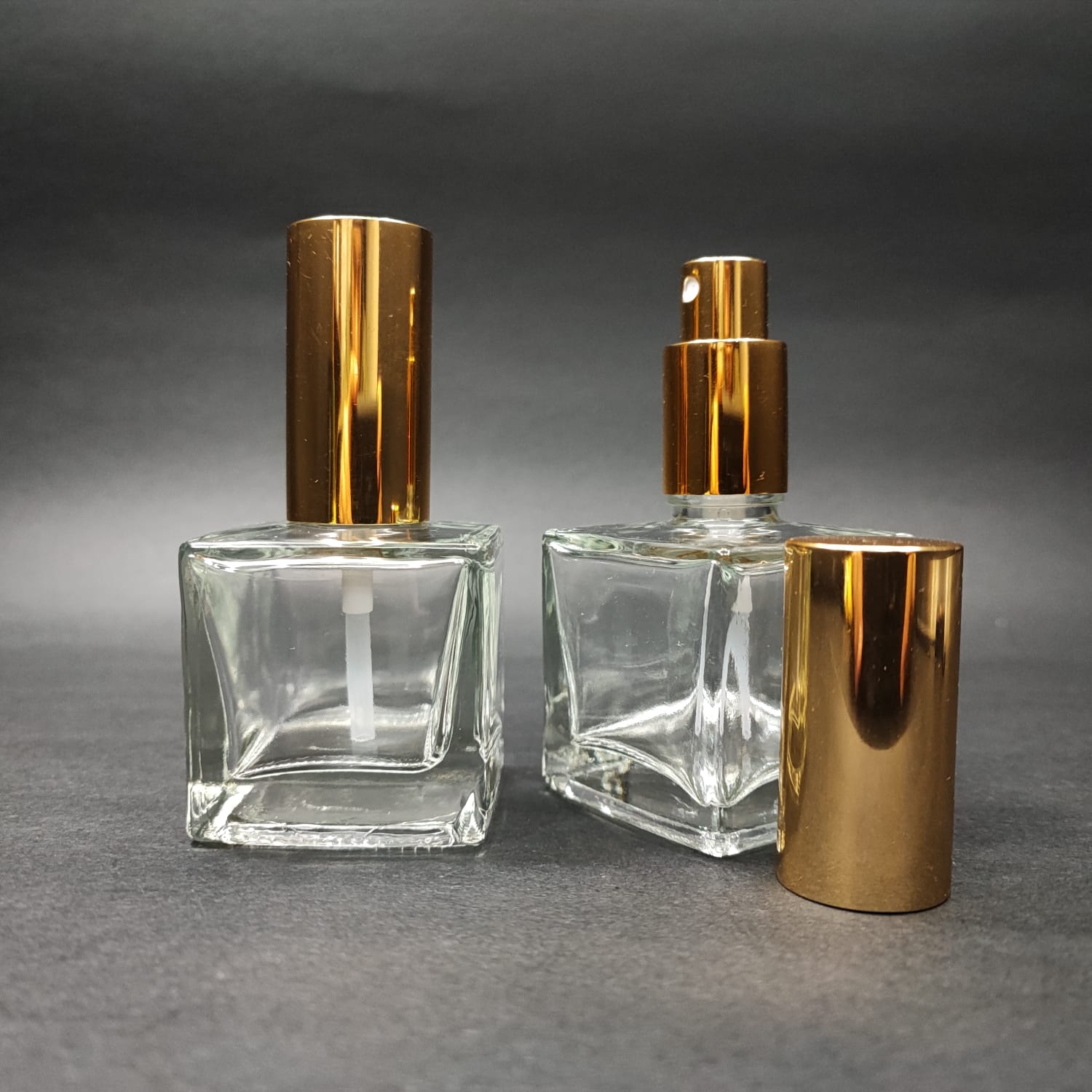 50 ML LÜKS VİDALI VALF ÇEVİRME PARFÜM ŞİŞELERİ - 50 CC KARE CAM ŞİŞE - GOLD METAL SPREYLİ KAPAKLI SET