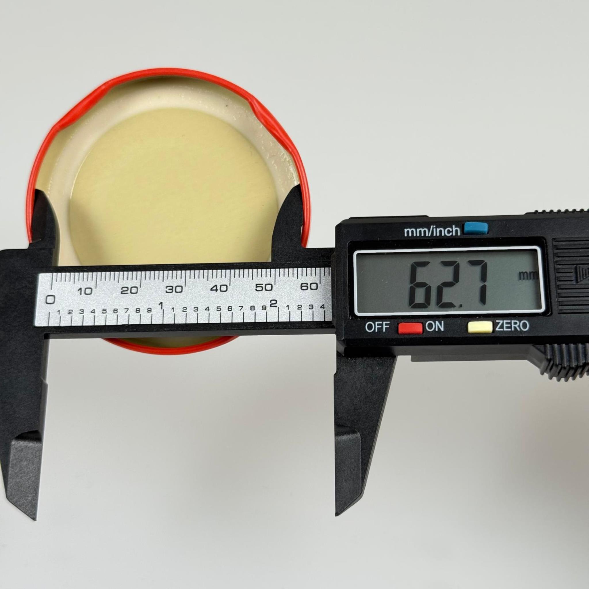 63 MM TWİST-OFF KIRMIZI DÜĞMELİ (MC063RSB038) - ROJO KIRMIZI SİLGAN MARKA - EMNİYET DÜĞMELİ - TİKTAK KAPAK - BOTUNLU METAL KAVANOZ KAPAĞI