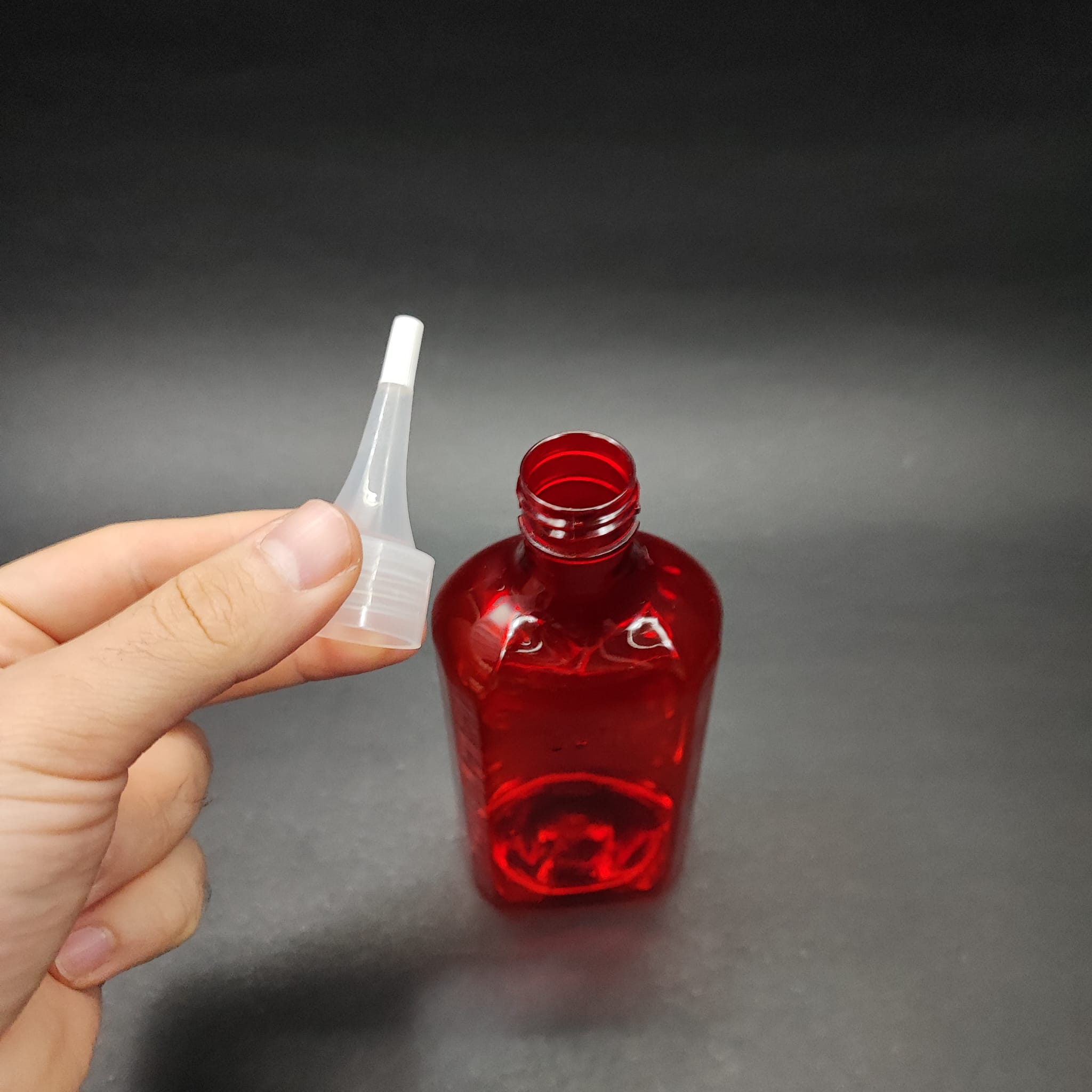 200 CC ÖLÇEKLİ PET ŞİŞE - ŞEFFAF AKITICI SİVRİ KAPAKLI - 200 ML VE OZ ÖLÇÜLÜ KIRMIZI PET ŞİŞE