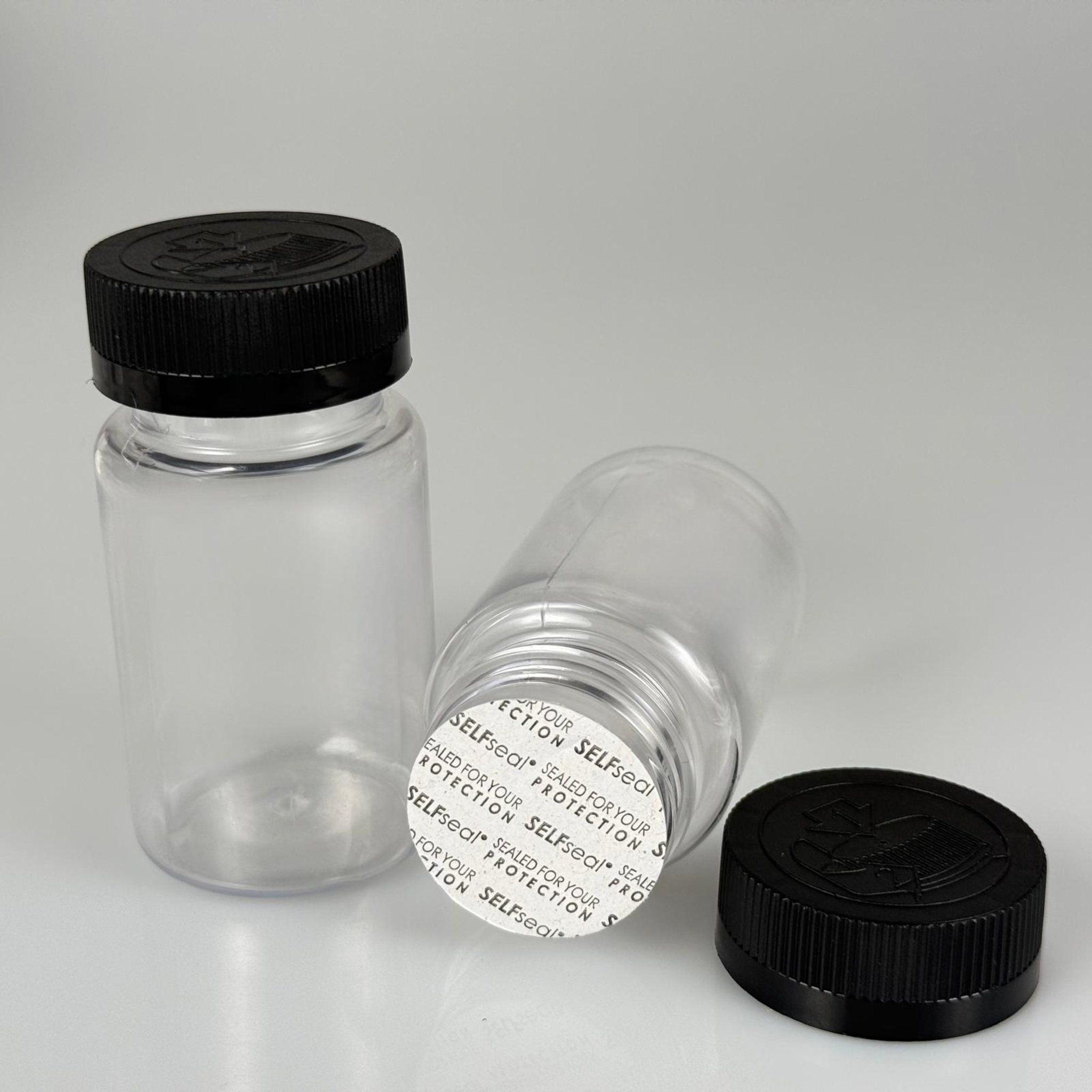 100 ML CONTALI ÇOCUK KİLİT KAPAKLI TABLET ŞİŞESİ  - 100 CC ŞEFFAF PET KAVANOZ + 38 MM SİYAH ÇOCUK KİLİTLİ KAPAK + KENDİNDEN YAPIŞKANLI KÖPÜK CONTA TAKIM -  KAPSÜL KUTUSU - İLAÇ ŞİŞESİ - MEDİKAL HAP ŞİŞESİ - FARMASÖTİK KAVANOZ