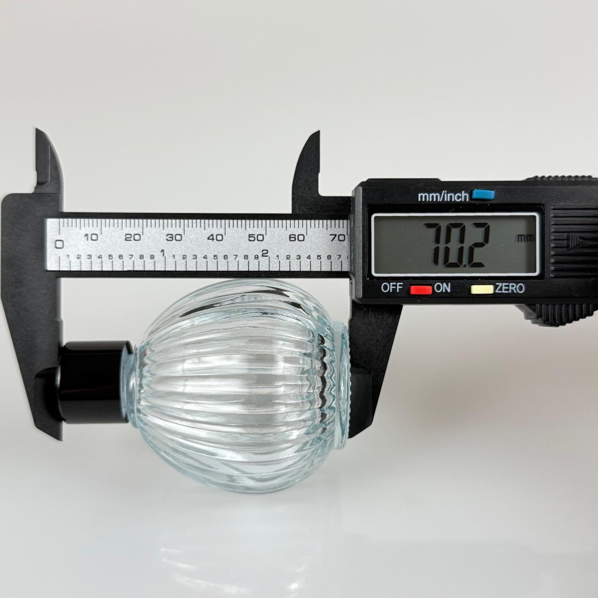 ÇİZGİLİ TOP MODEL CAM KOLONYA ŞİŞESİ + METAL SİYAH KAPAK + TIPA - 50 ML - HEDİYELİK KOLONYA ŞİŞELERİ