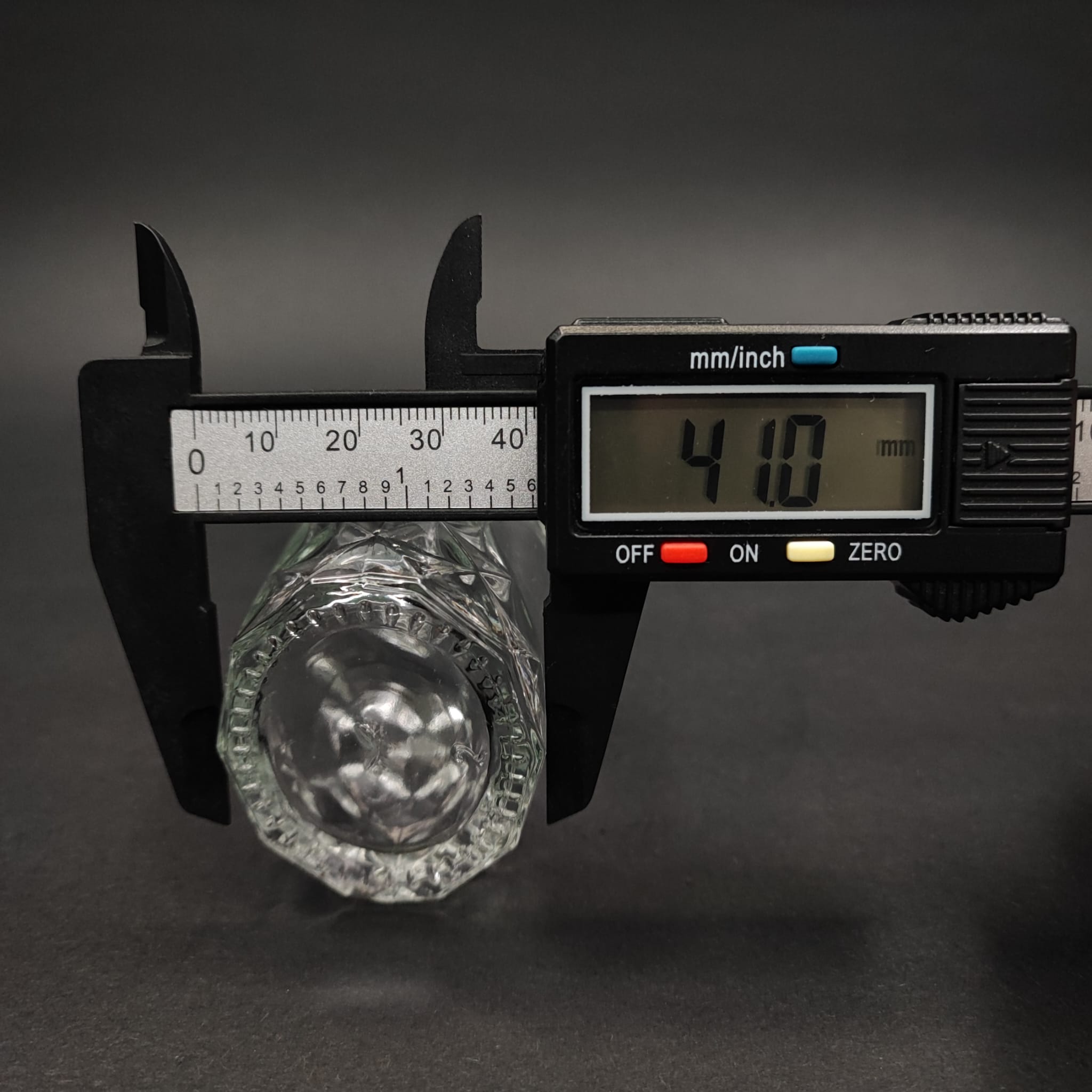 50 CC VELORA CAM ŞİŞE - CONTALI SİYAH KAPAKLI - 50 ML LÜX CAM ŞİŞE