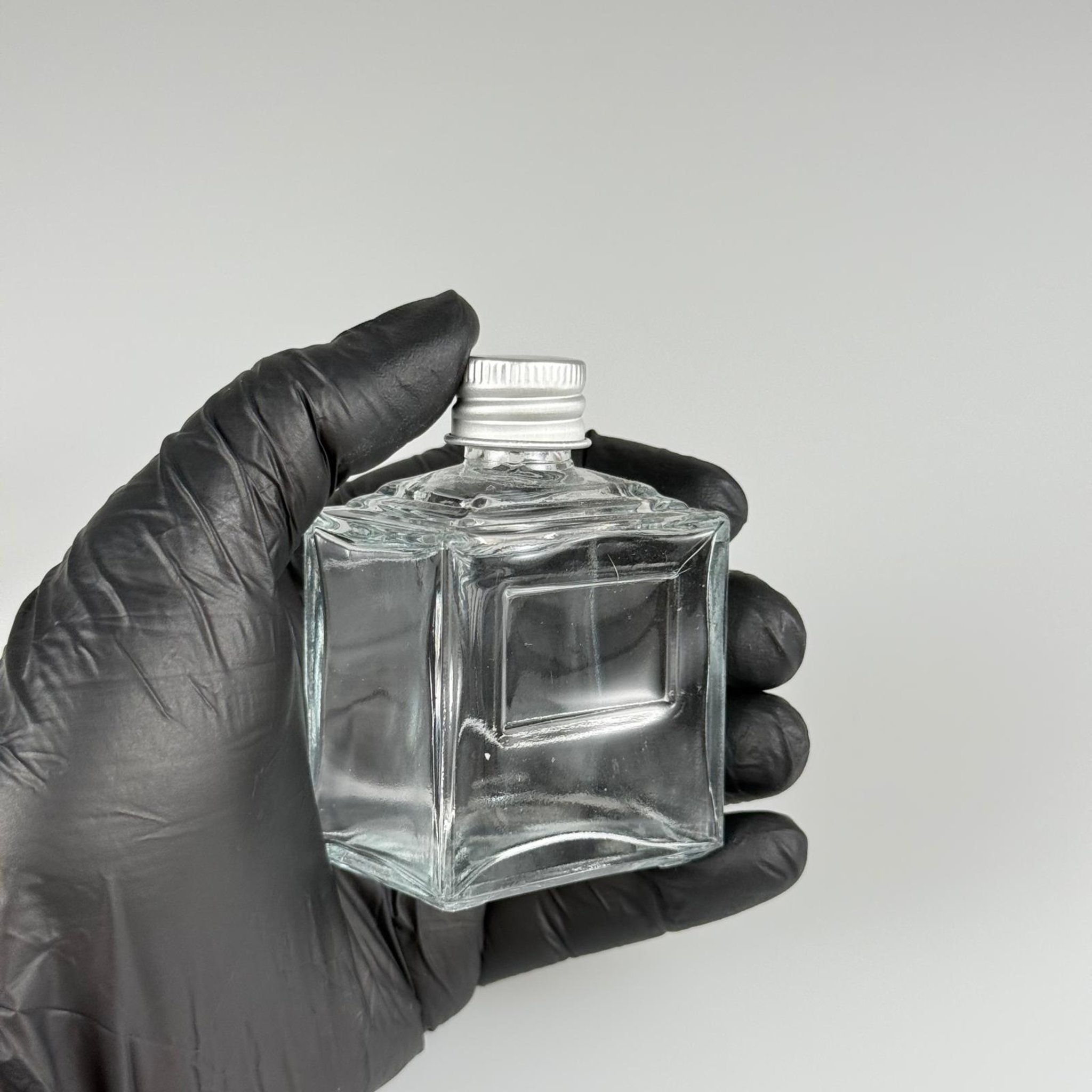 50 CC KÖŞELİ PRİZMA CAM ŞİŞE + GÜMÜŞ ALÜMİNYUM METAL KAPAKLI TAKIM - 50 ML PRESTİJLİ ŞİŞE