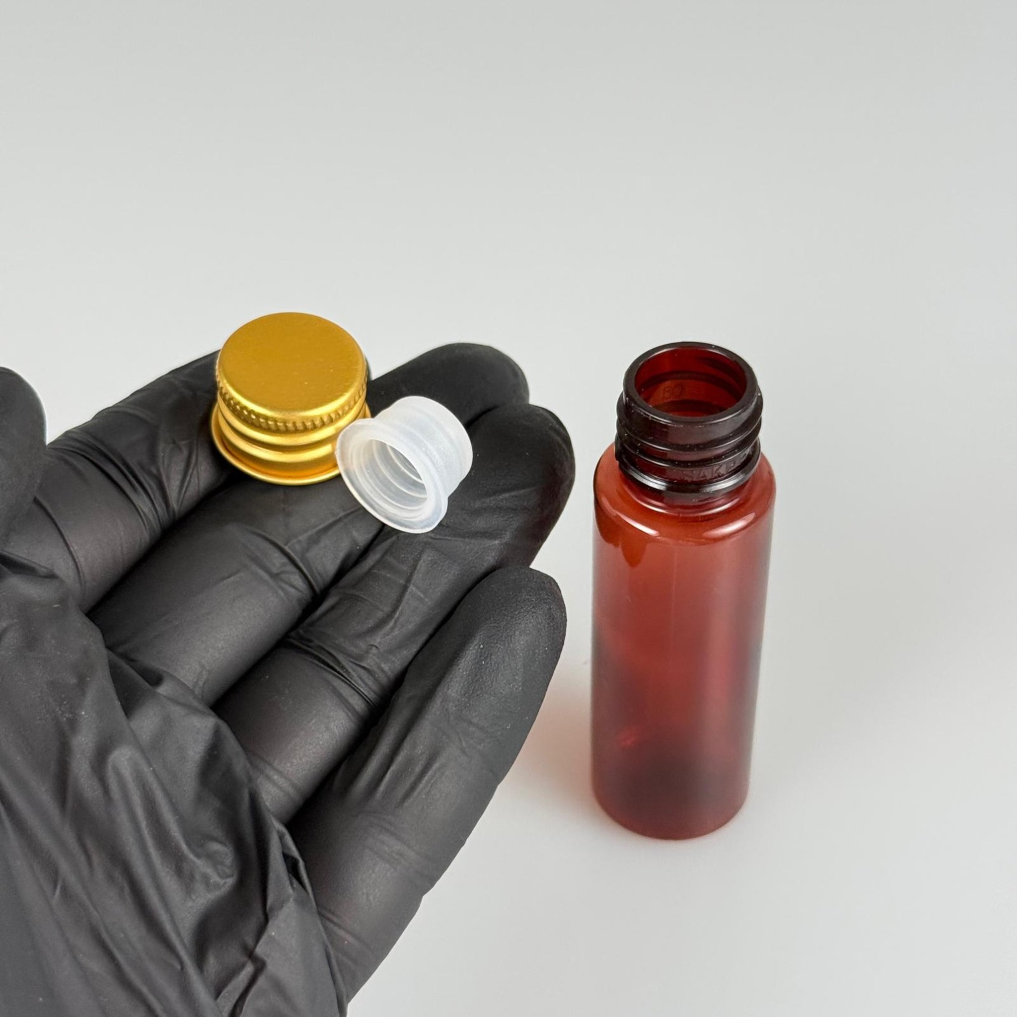 20 CC PET AMBER SHOT ŞİŞE - KÖPÜK CONTALI GOLD ALÜMİNYUM METAL KAPAKLI + KÖR TIPALI TAKIM - 20 ML KAHVERENGİ PLASTİK ŞİŞE