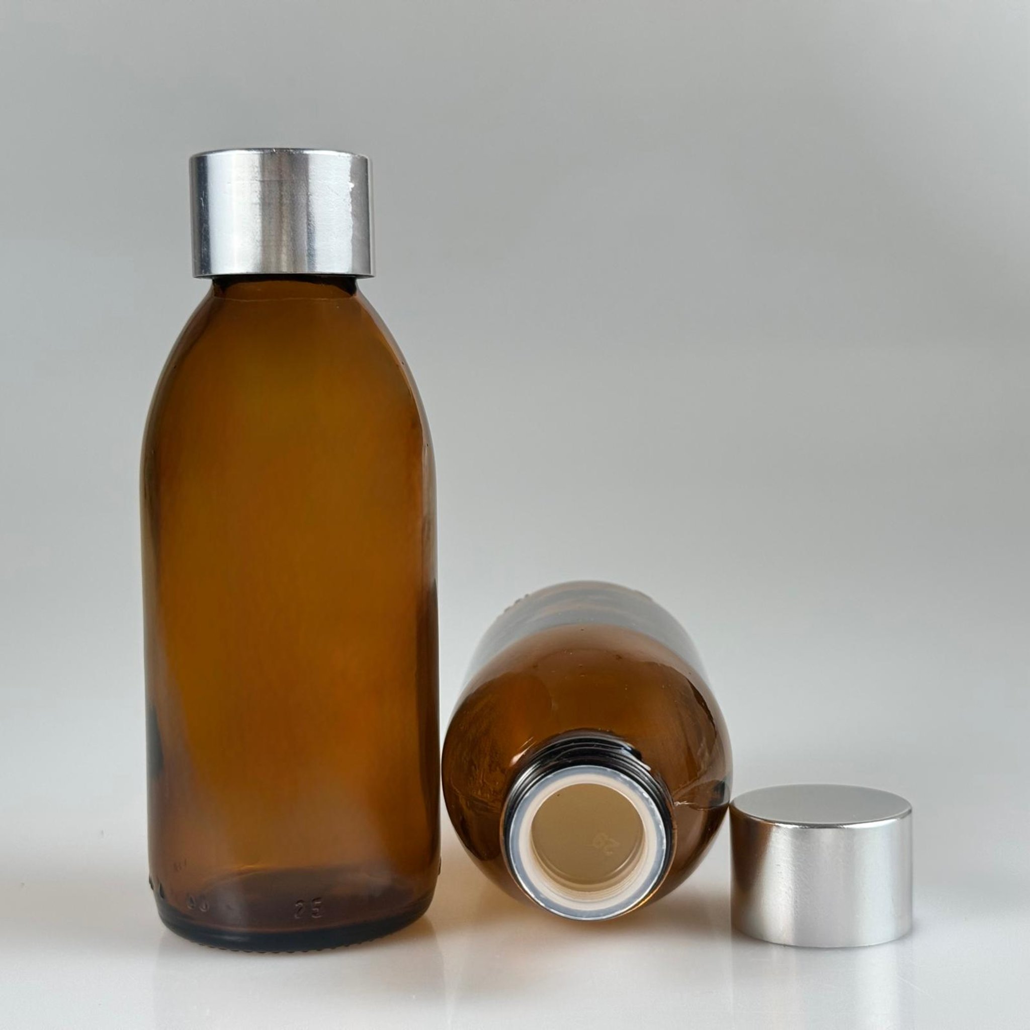 160 CC AMBER CAM ŞİŞE + ALÜMİNYUM KAPLAMALI GÜMÜŞ KAPAKLI + KÖR TIPALI TAKIM -  160 ML KAHVERENGİ CAM ŞİŞE