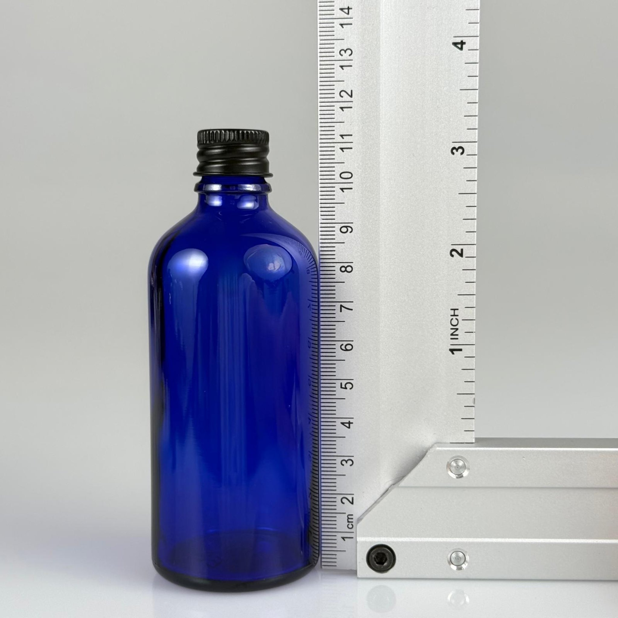 100 CC MAVİ CAM ŞİŞE + KÖPÜK CONTALI SİYAH ALÜMİNYUM METAL + KÖR TIPALI KAPAKLI TAKIM - 100 ML MAVİ CAM ŞİŞE