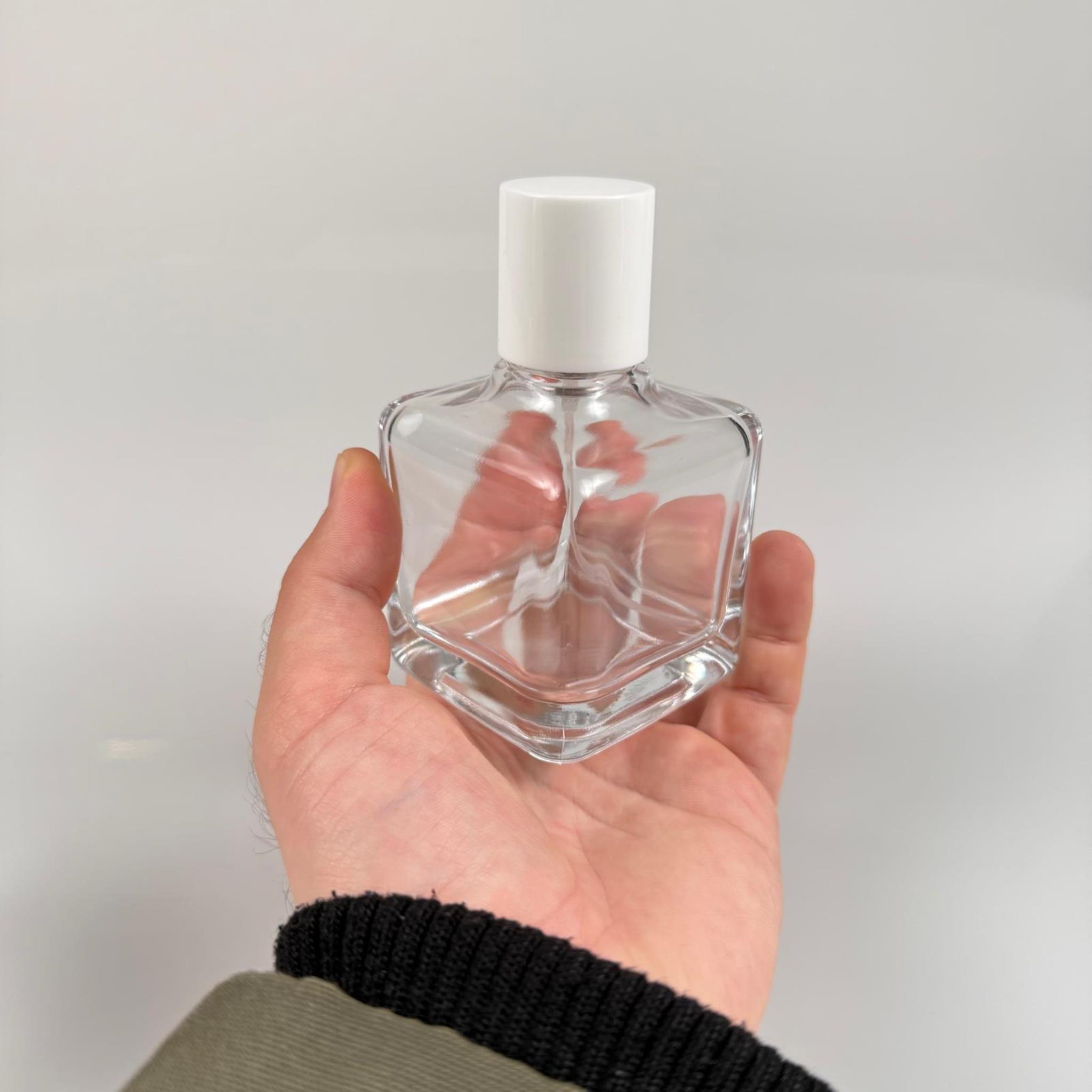 100 ML KARE MODEL LURA PARFÜM ŞİŞESİ - GÜMÜŞ METAL SPREYLİ + BEYAZ KAPAKLI (AĞIZ 15 MM GEÇME KOLAY KAPAMA)