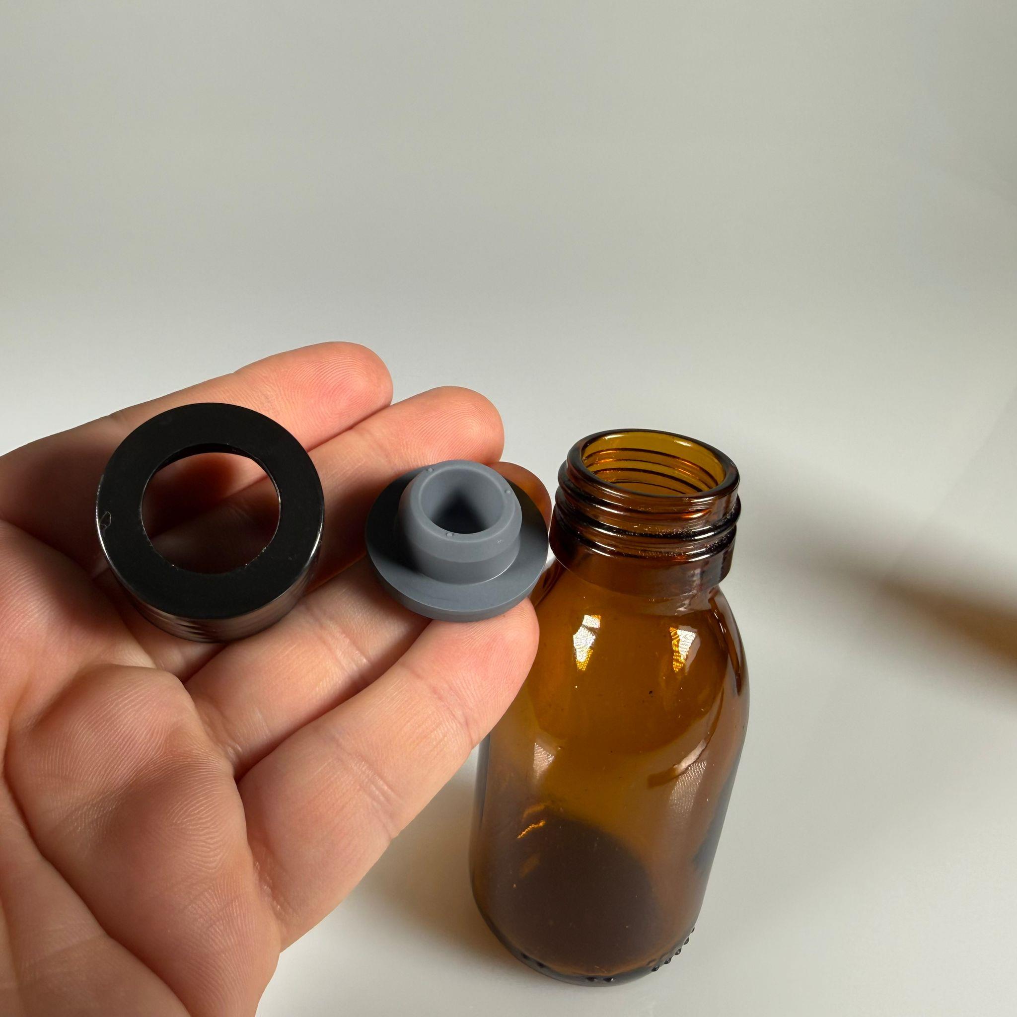 FLAKON ENJEKTÖR SERUM ŞİŞESİ - 75 ML AMBER ECZA CAM ŞİŞE + VİDALI DELİKLİ KAPAK (ELLE ÇEVİREREK KAPANIR) + KAUÇUK BUTİL TIPA TAKIM