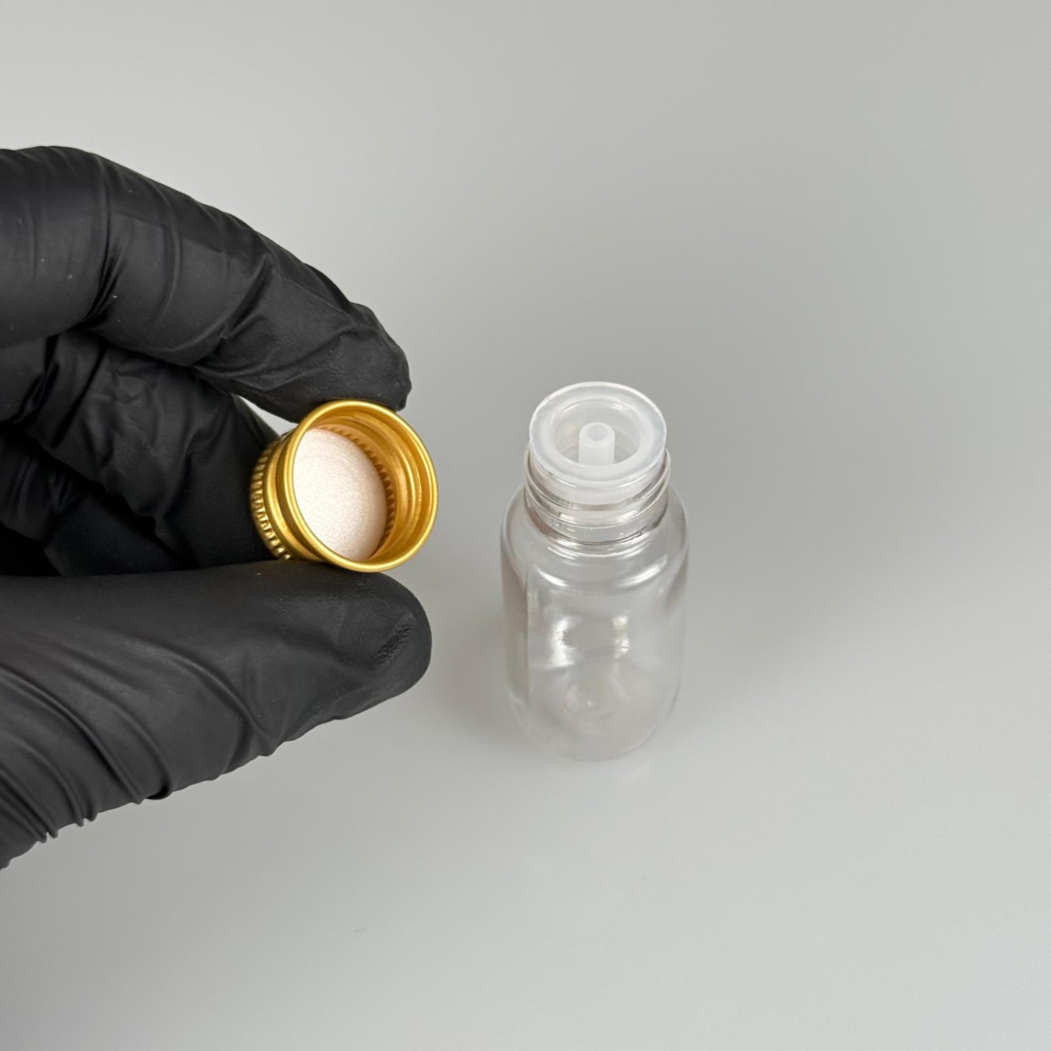 10 CC ŞEFFAF PET SHOT ŞİŞE - KÖPÜK CONTALI GOLD ALÜMİNYUM METAL KAPAKLI + DAMLALIKLI KOLONYA TIPALI TAKIM - 10 ML PLASTİK ŞİŞE