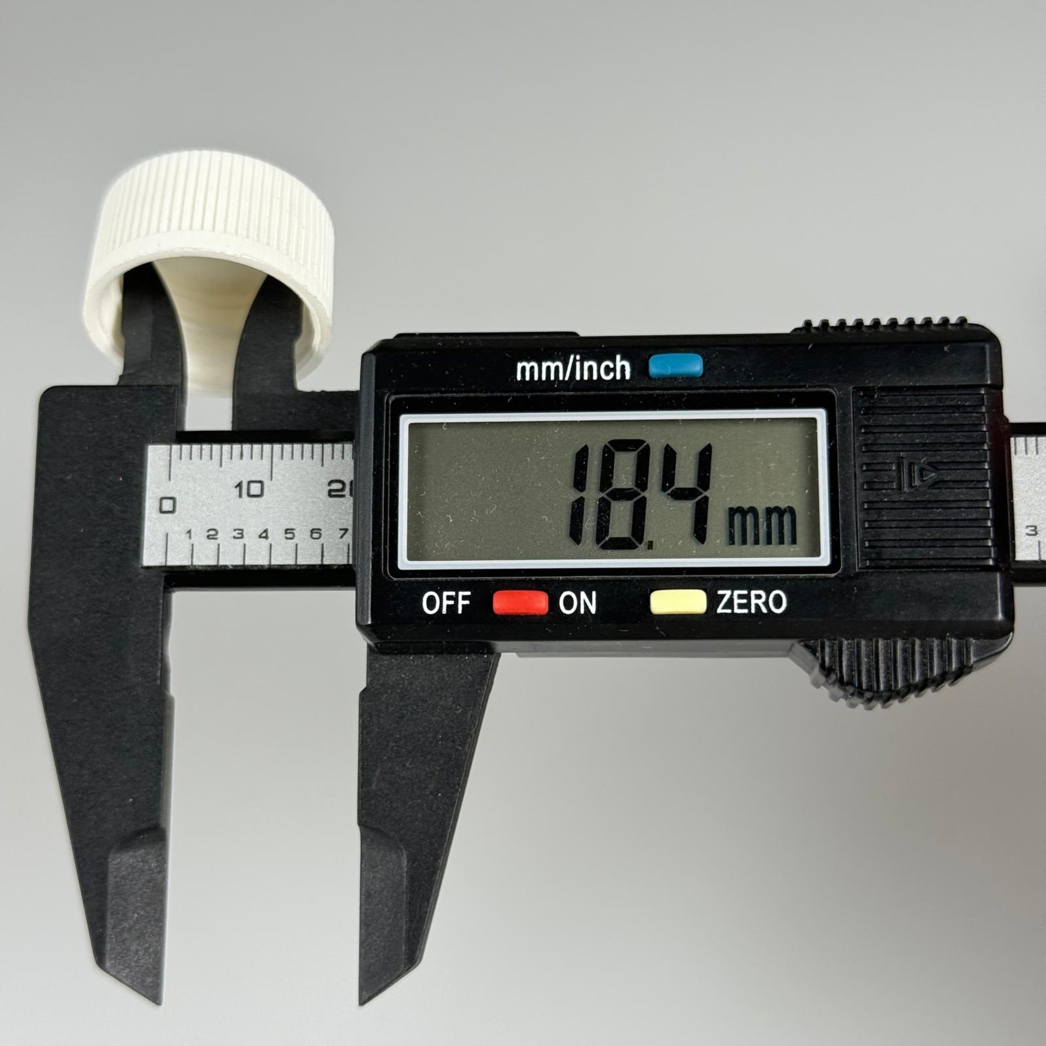 20 MM CONTASIZ BEYAZ VİDALI PLASTİK KAPAK