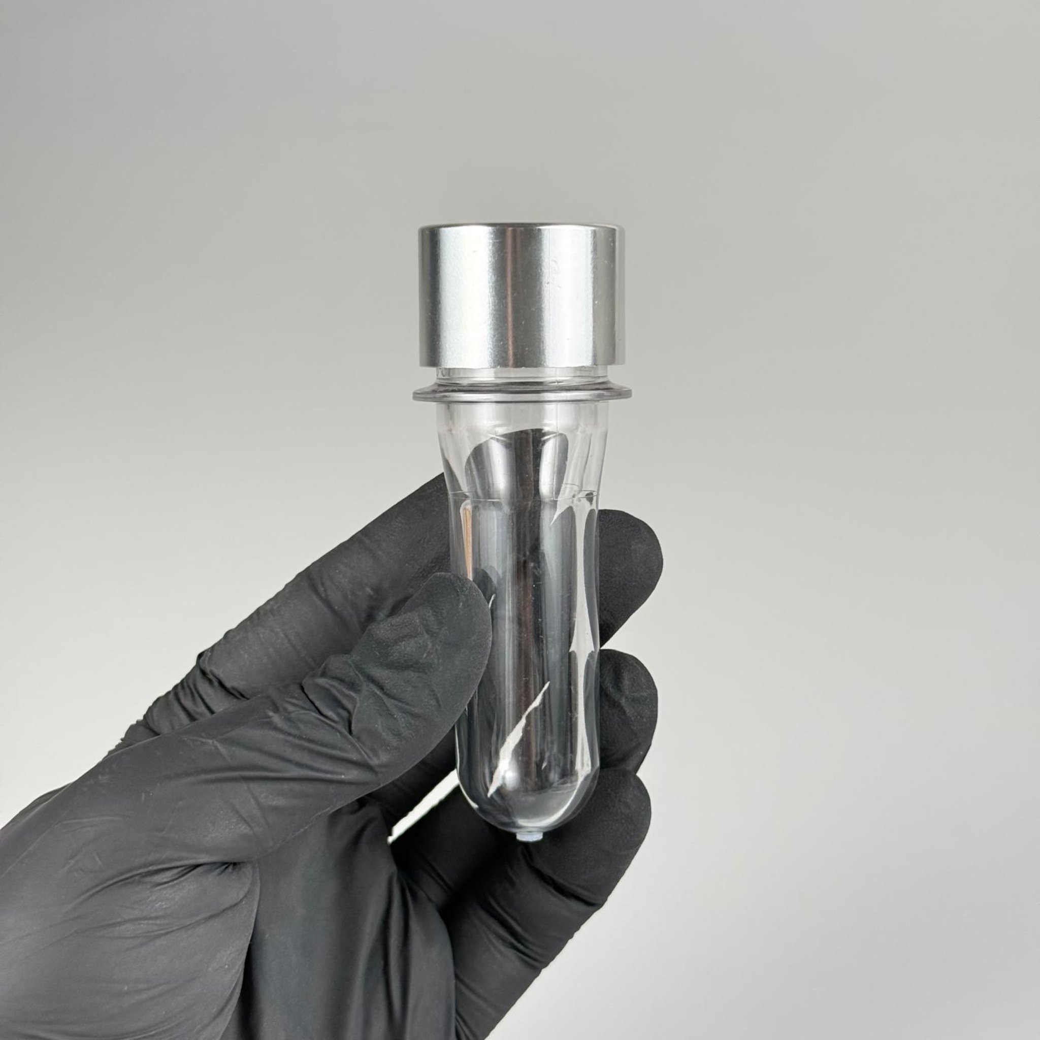 9 CM TÜP - 20 CC UZUN KALIN PET ŞİŞE + ALÜMİNYUM KAPLAMALI GÜMÜŞ KAPAKLI TAKIM - 20 ML KALIN PET ŞİŞE