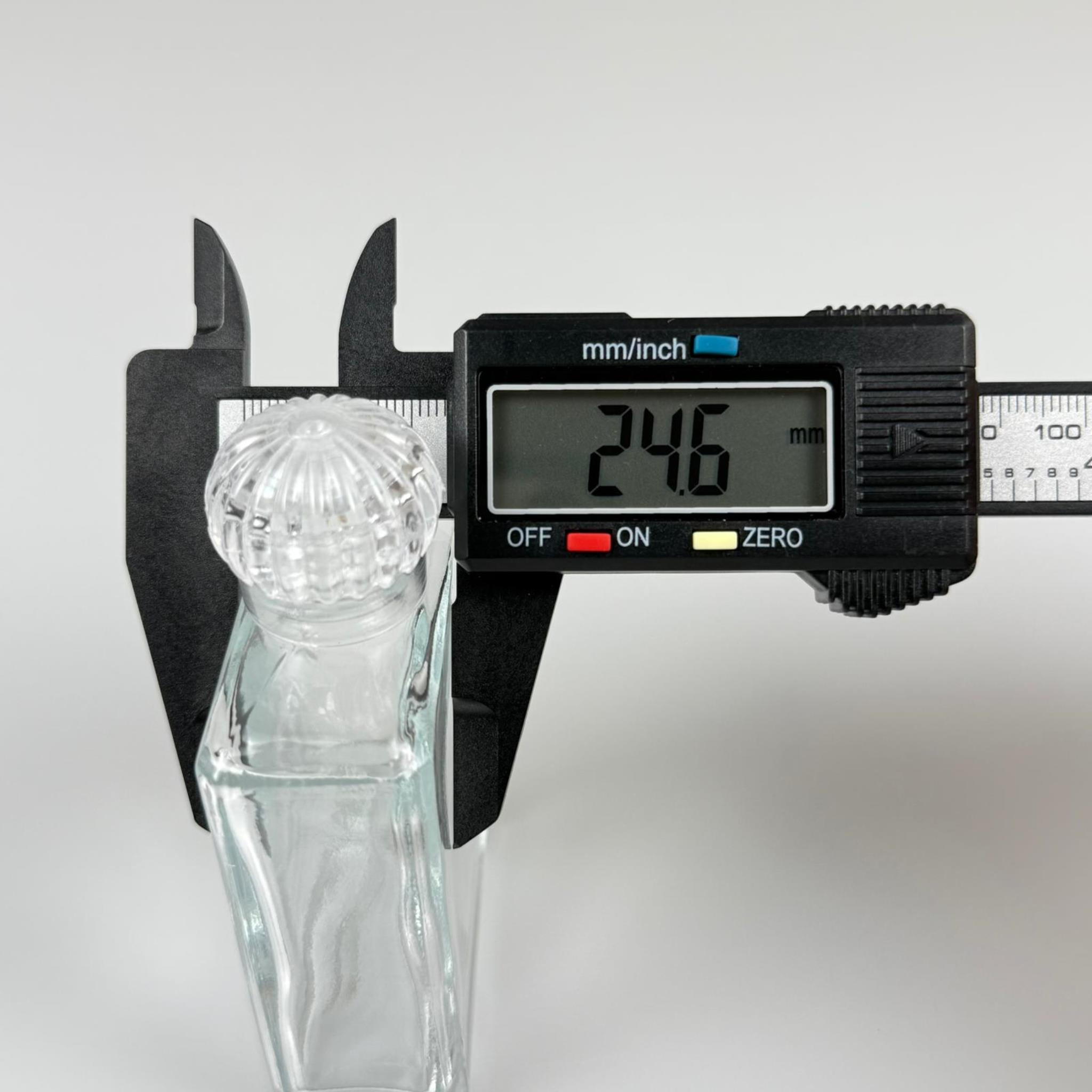 40 CC YASSI DİKDÖRTGEN KÖŞELİ KISA CAM ŞİŞE - KRİSTAL KAPAKLI KOLONYA TIPALI - 40 ML PRESTİJLİ ŞİŞE
