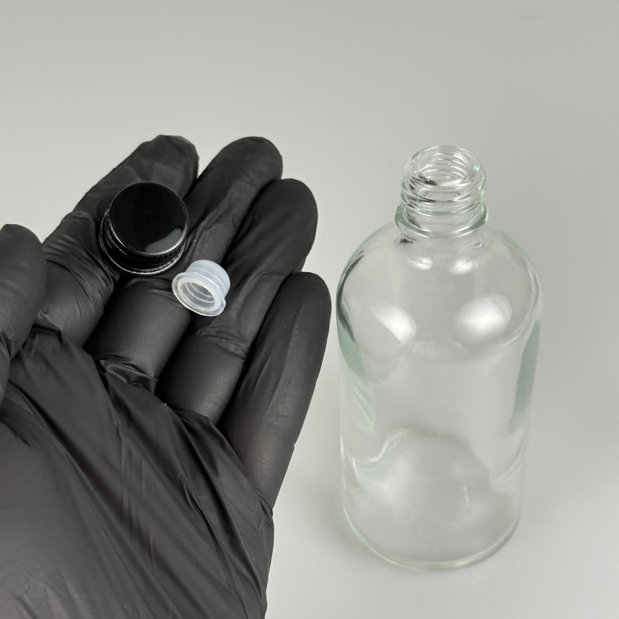 100 CC ŞEFFAF CAM ŞİŞE + KÖPÜK CONTALI SİYAH ALÜMİNYUM METAL KAPAKLI + KÖR TIPALI TAKIM - 100 ML ŞEFFAF CAM ŞİŞE