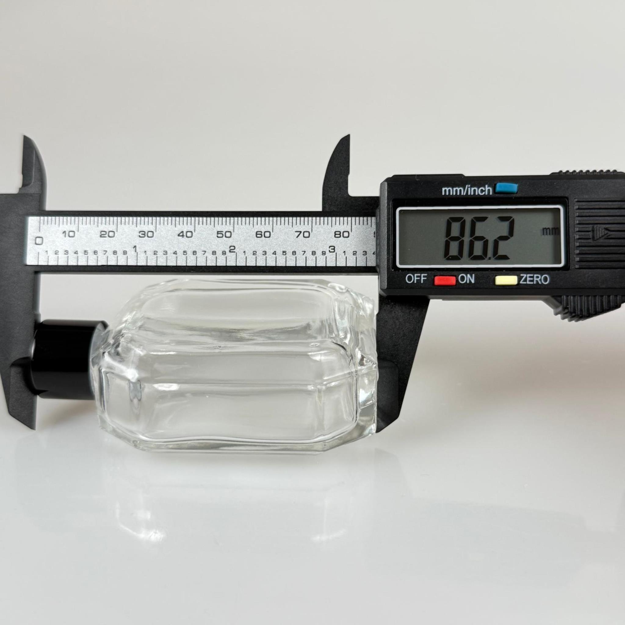 KAZABLANKA MODEL CAM KOLONYA ŞİŞESİ + METAL SİYAH KAPAK + TIPA - 50 ML - HEDİYELİK KOLONYA ŞİŞELERİ