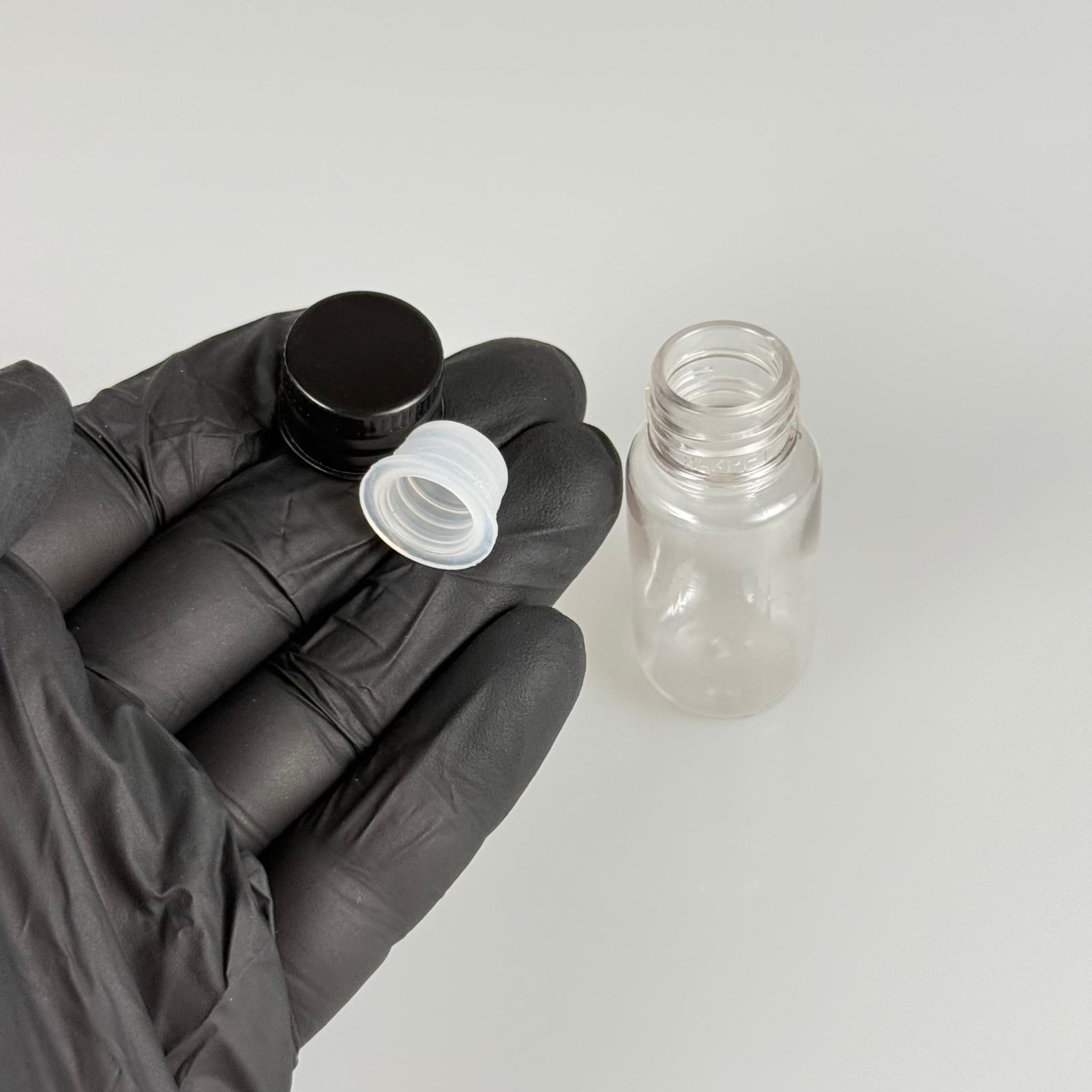 10 CC ŞEFFAF PET SHOT ŞİŞE - KÖPÜK CONTALI SİYAH ALÜMİNYUM METAL KAPAKLI + KÖR TIPALI TAKIM - 10 ML PLASTİK ŞİŞE