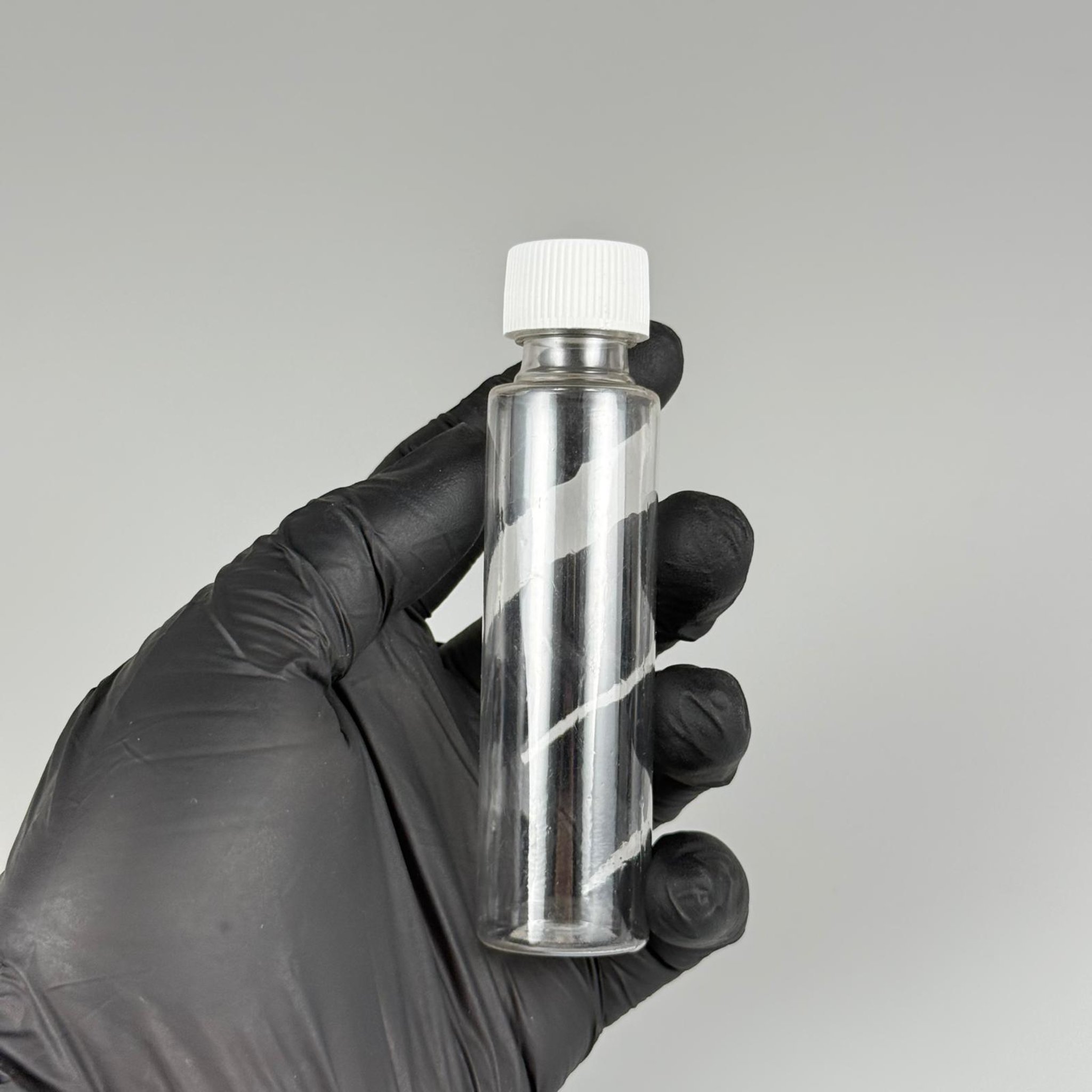 35 ML TIPALI, SIZDIRMAZ KAPAKLI PET ŞİŞE - 35 CC ŞEFFAF PLASTİK ŞİŞE + CONTALI BEYAZ KAPAK + SİYAH KÖR TIPA TAKIM