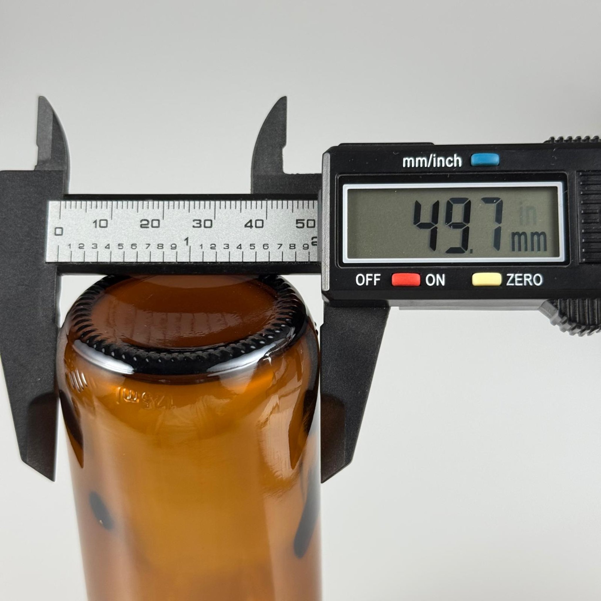 125 CC AMBER CAM ŞİŞE + SİYAH PLASTİK KAPAKL + 15 ML ÖLÇEK TAKIM - 125 ML KAHVERENGİ BOŞ ŞURUP ŞİŞESİ (AĞIZ ÇAPI 25 MM) - 125 ML ECZA ŞİŞESİ