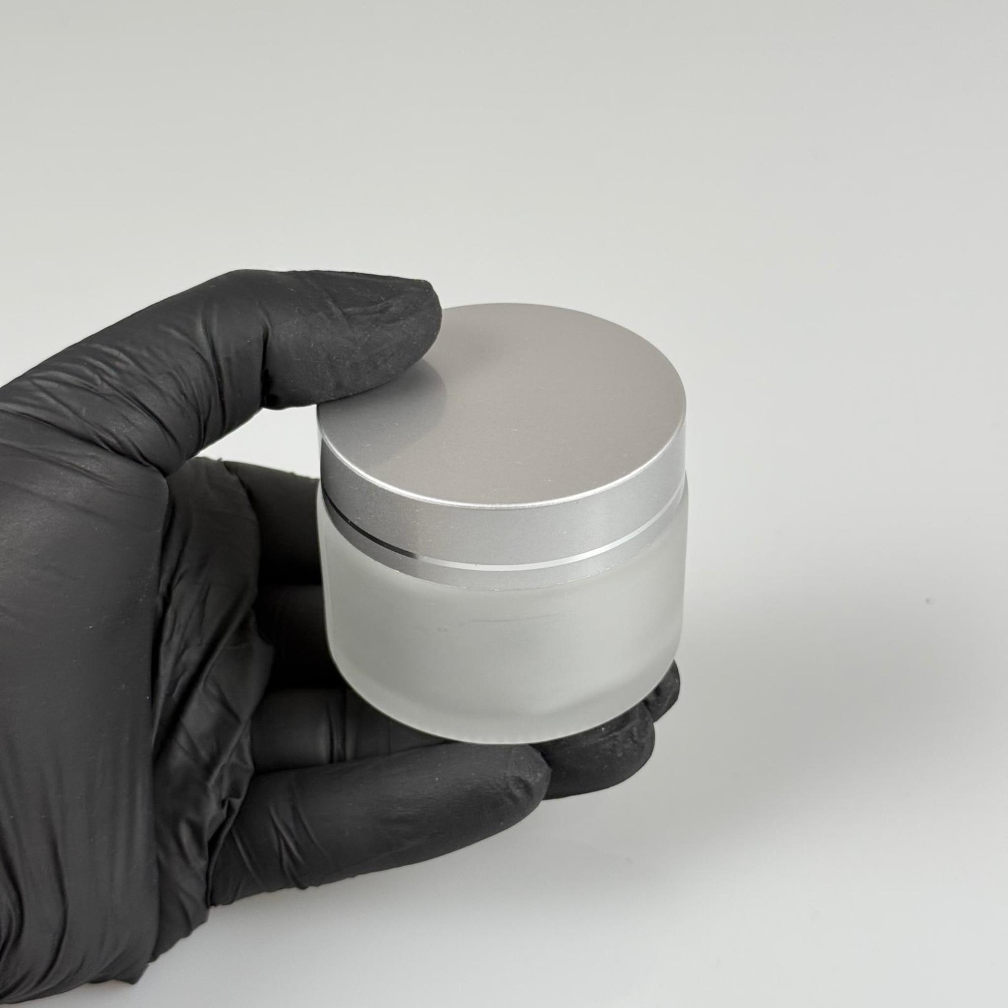 50 CC BUZLU CAM KREM KAVANOZU + YALDIZLI GÜMÜŞ KAPAK + İÇ TIPA - 50 ML Kozmetik ve Bakım Ürünleri İçin Cam Kavanozları