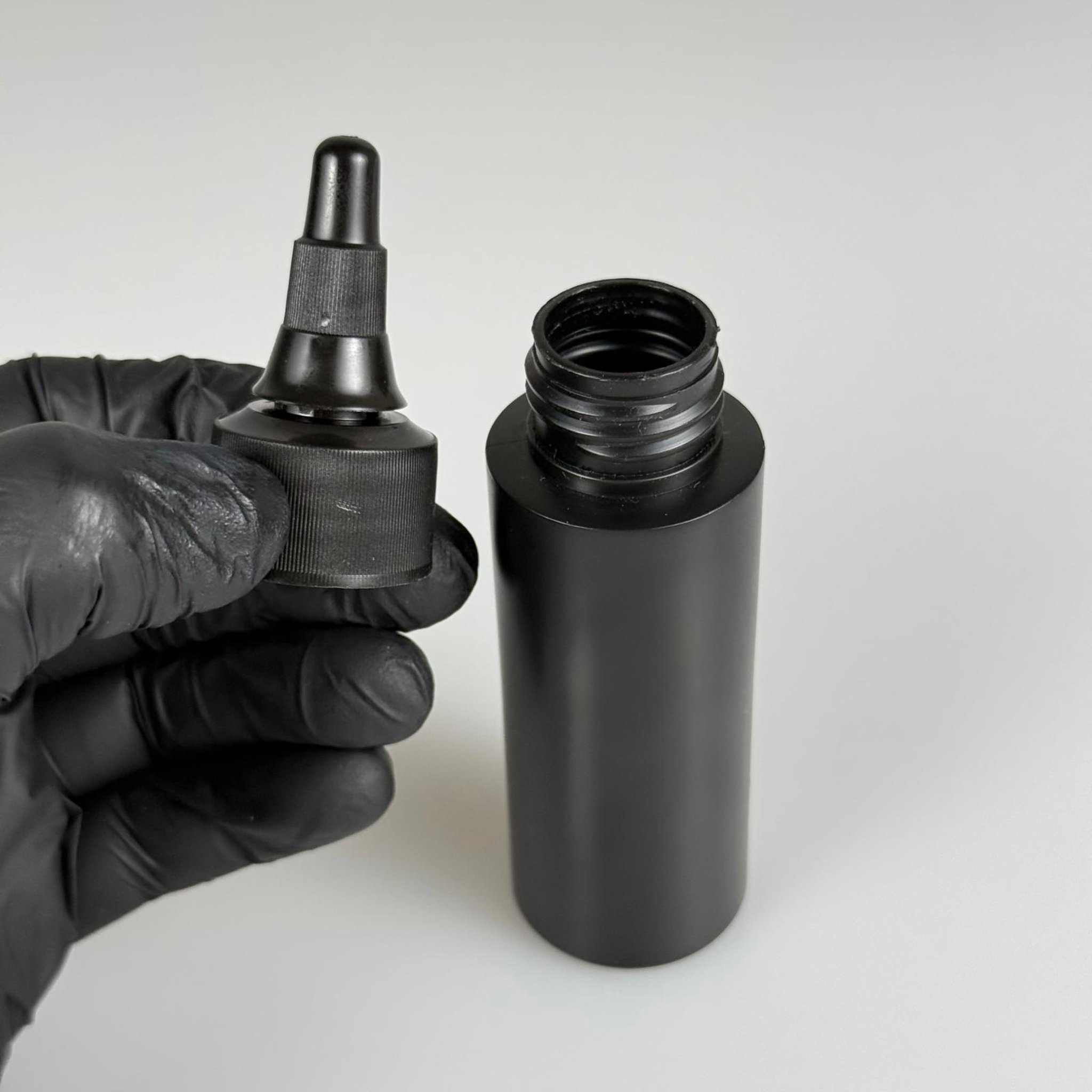 50 CC SİYAH POLİETİLEN PLASTİK ŞİŞE - 24 MM SİYAH ASANSÖR KAPAKLI  - 50 ML KAPAKLI PLASTİK ŞİŞE
