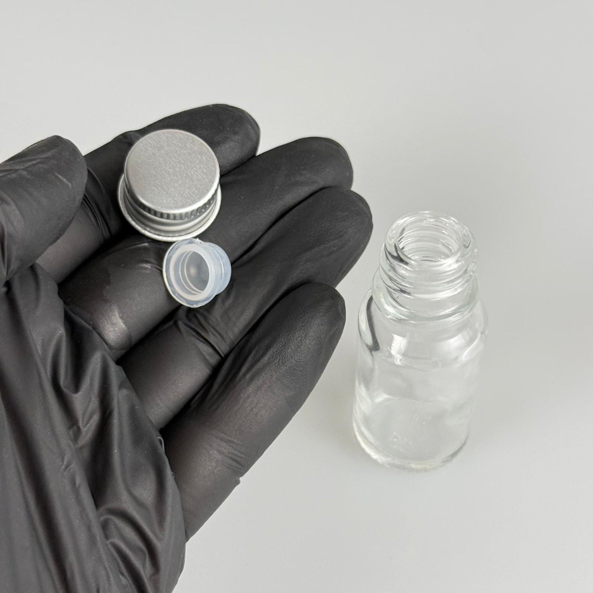 10 CC ŞEFFAF CAM ŞİŞE + KÖPÜK CONTALI GÜMÜŞ ALÜMİNYUM METAL KAPAKLI + KÖR TIPALI TAKIM - 10 ML ŞEFFAF CAM ŞİŞE