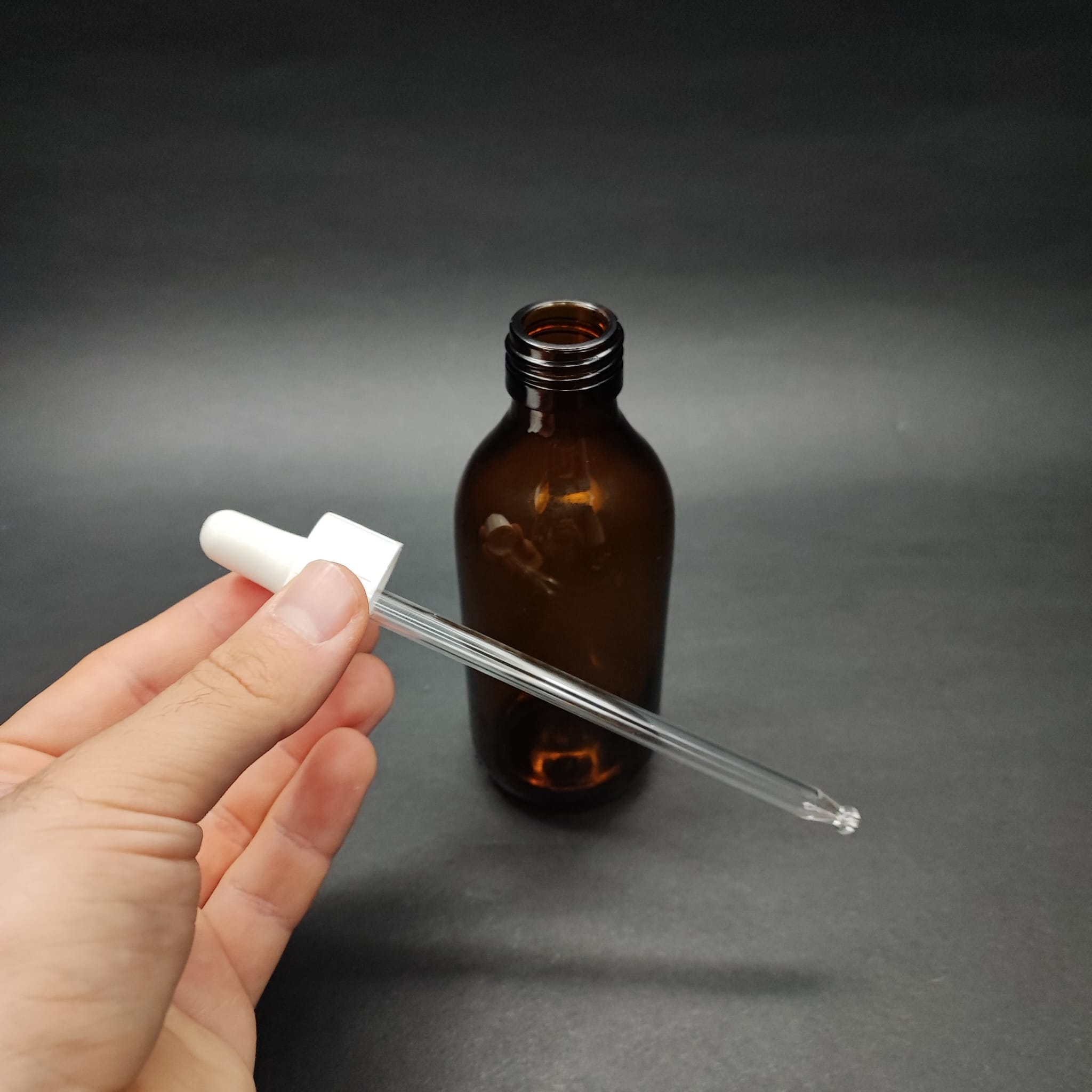 150 ML DOLUMU KOLAY, GENİŞ AĞIZLI CAM DAMLALIKLI ŞİŞE (25 MM AĞIZ)  - 150 CC BEYAZ DAMLALIKLI CAM ECZA ŞİŞESİ - AMBER KAHVERENGİ