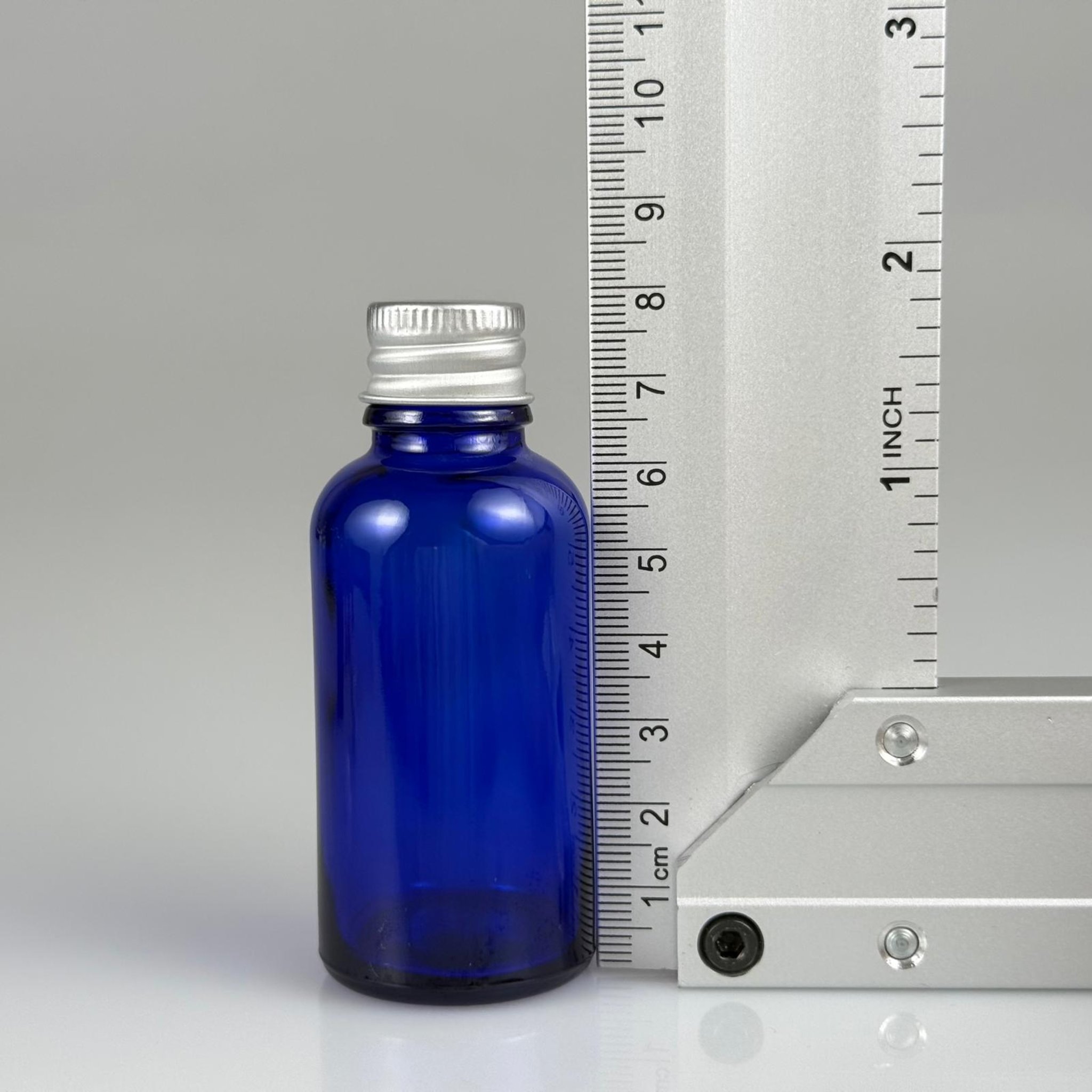 30 CC MAVİ CAM ŞİŞE + KÖPÜK CONTALI GÜMÜŞ ALÜMİNYUM METAL KAPAKLI TAKIM - 30 ML MAVİ CAM ŞİŞE