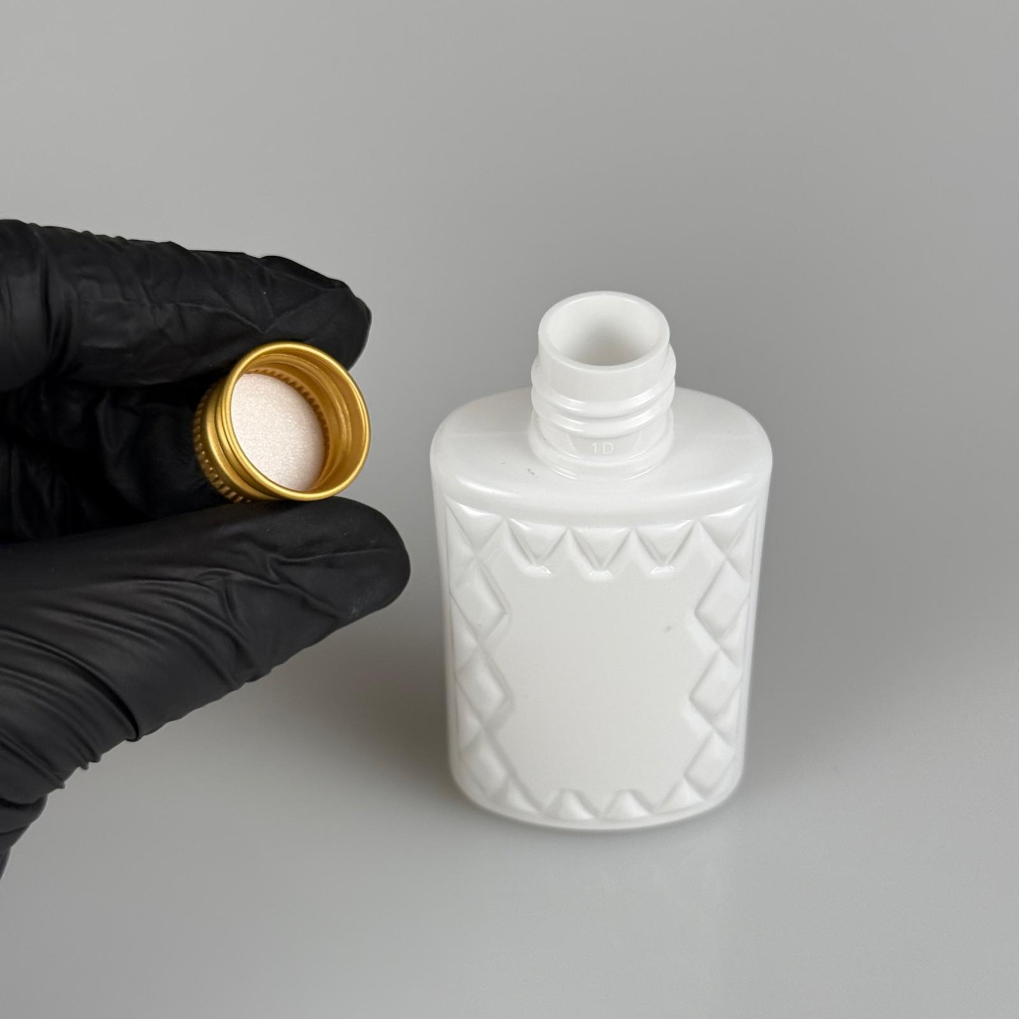 50 CC KÖŞELİ BEYAZ PET ŞİŞE + KÖPÜK CONTALI GOLD ALÜMİNYUM METAL KAPAKLI TAKIM - 50 ML PET ŞİŞE