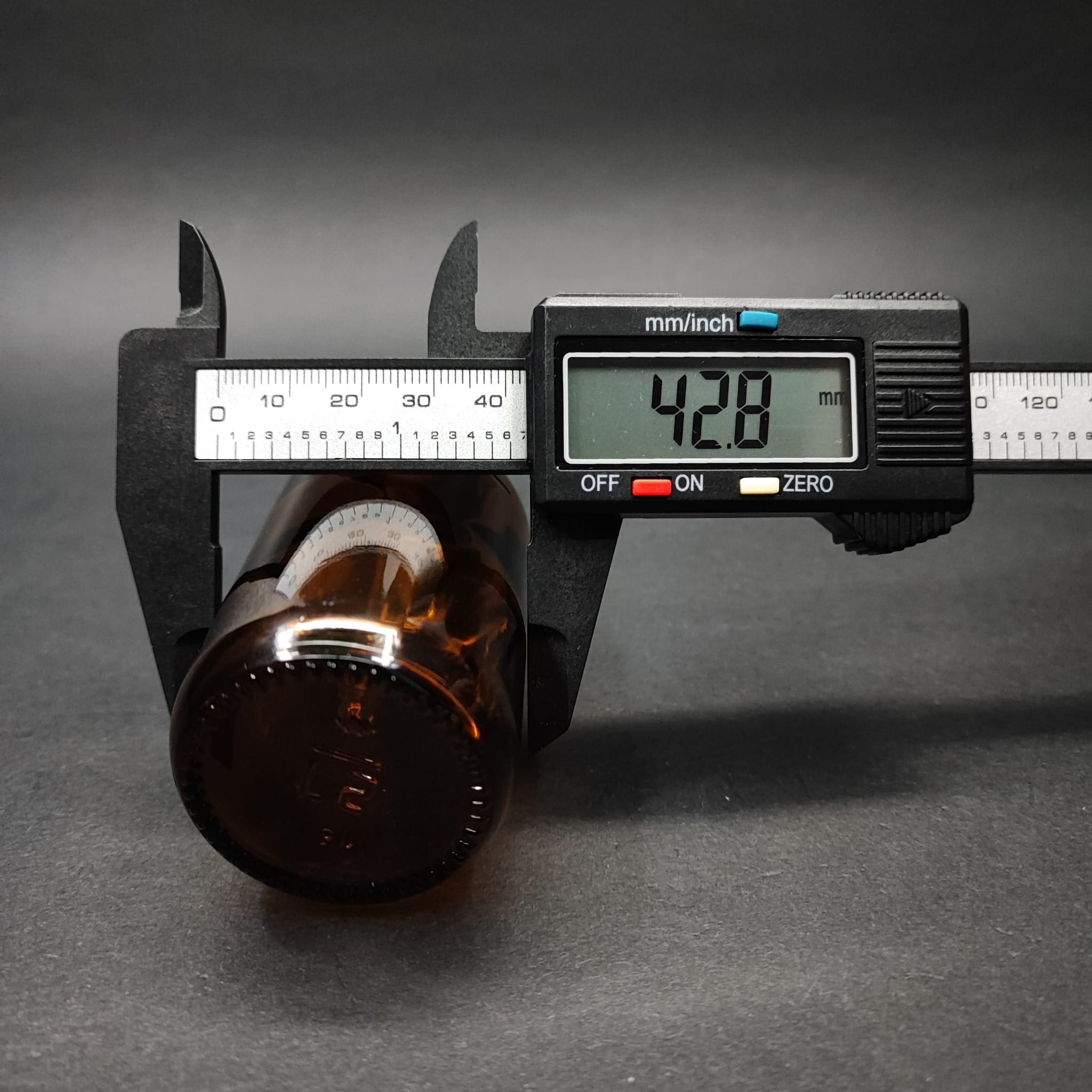 75 ML DOLUMU KOLAY, GENİŞ AĞIZLI CAM DAMLALIKLI ŞİŞE (25 MM AĞIZ)  - 75 CC BEYAZ DAMLALIKLI CAM ECZA ŞİŞESİ - AMBER KAHVERENGİ