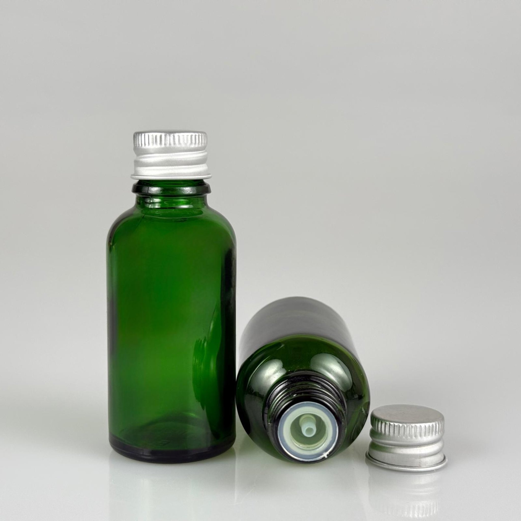 30 CC YEŞİL CAM ŞİŞE + KÖPÜK CONTALI GÜMÜŞ ALÜMİNYUM METAL KAPAKLI + DAMLALIKLI KOLONYA TIPALI TAKIM - 30 ML YEŞİL CAM ŞİŞE
